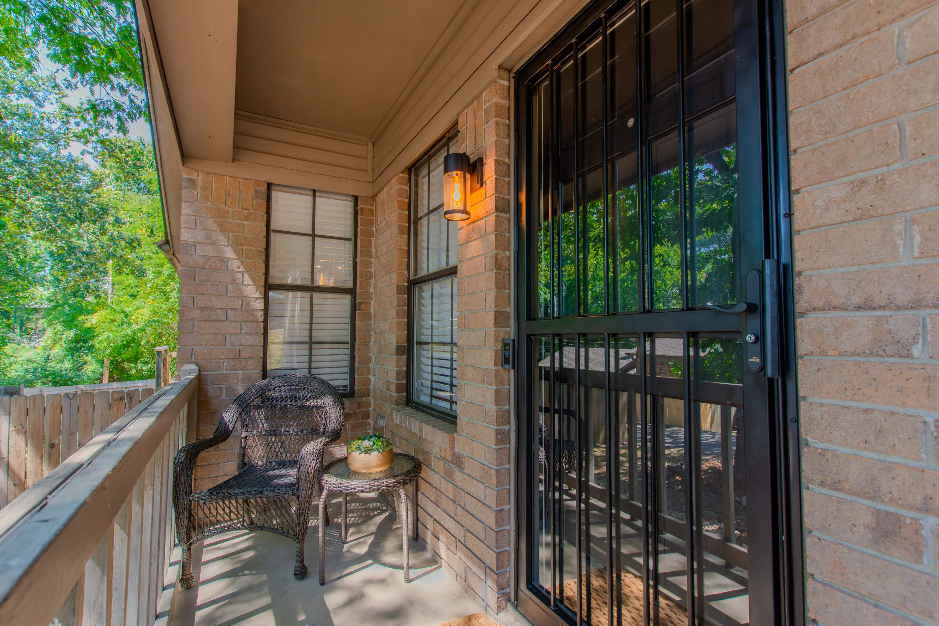 WOODLAND HILLS TO LR - Residential