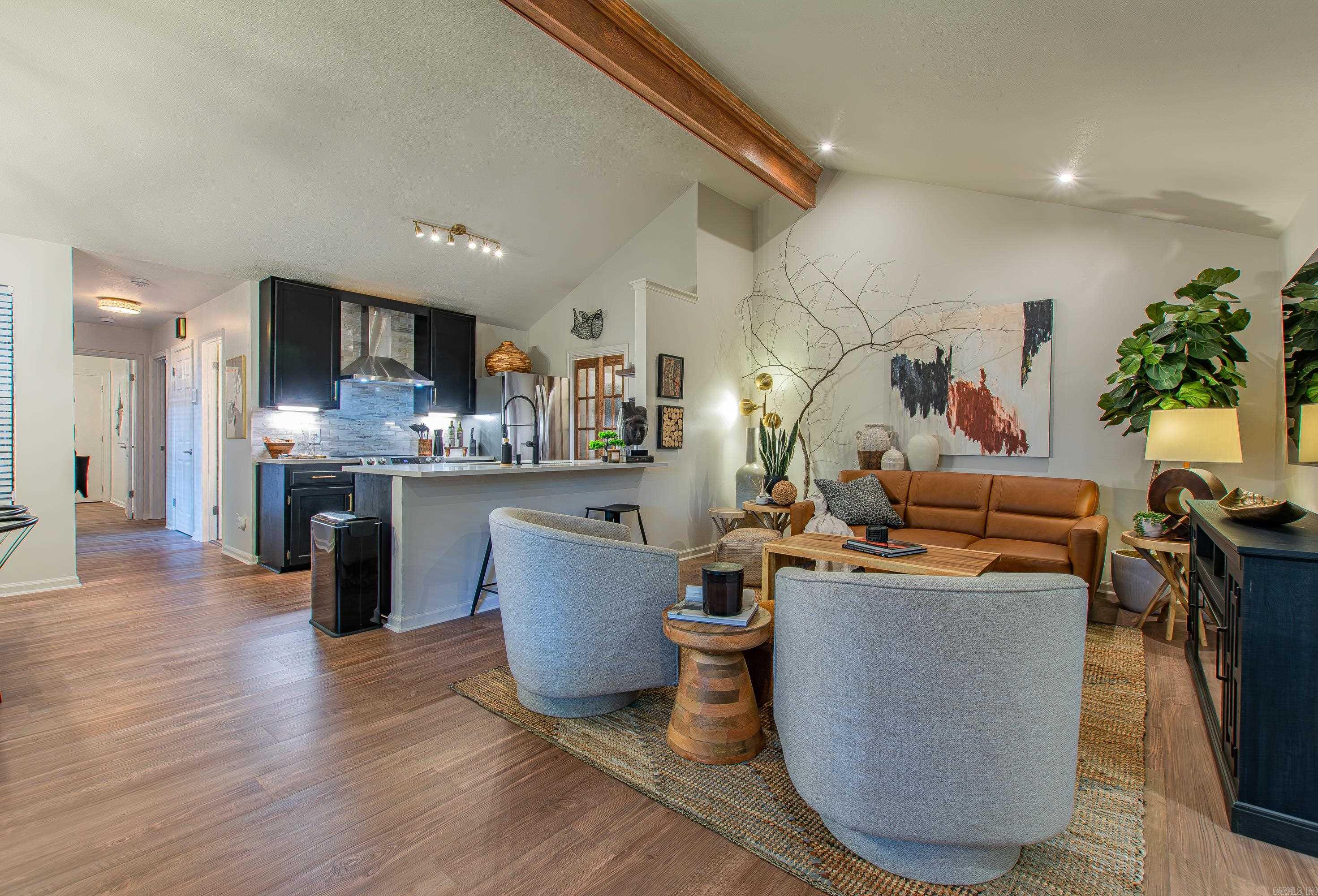 WOODLAND HILLS TO LR - Residential