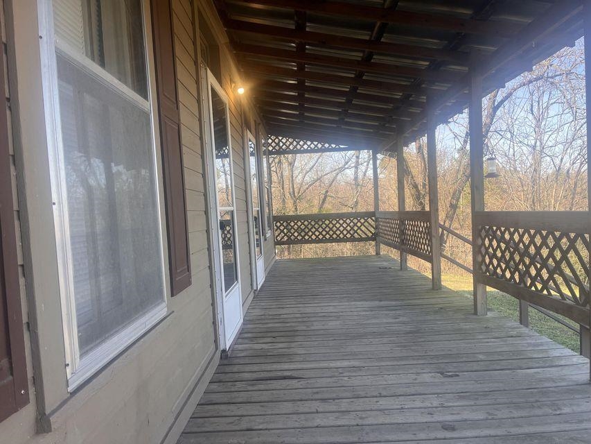 Solid older 2 bed, 1 bath home on a corner lot in a quiet part of town. Located just a few blocks from downtown Mammoth Spring Arkansas for shopping, restaurants, and to the Mammoth Spring State Park! The near by Spring River offers a broad spectrum of activities year around!
