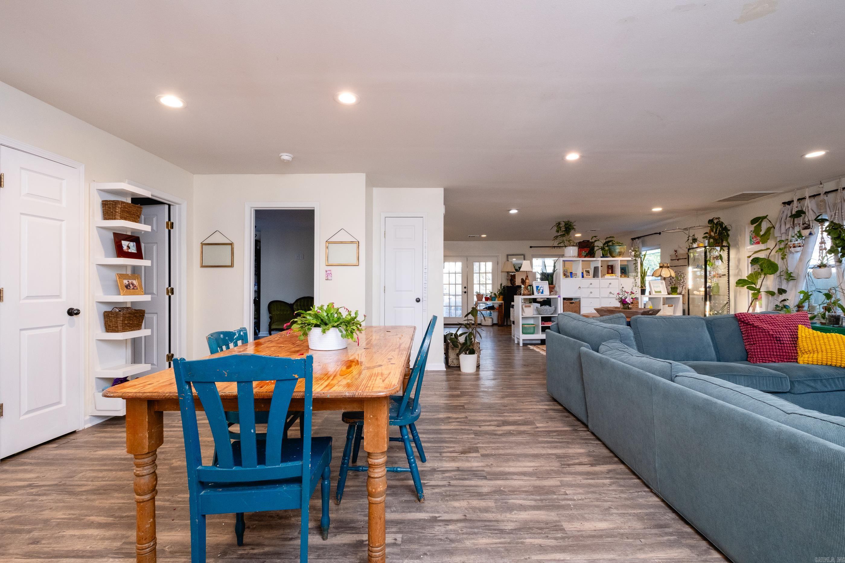 RIVERSIDE PLOT - Residential