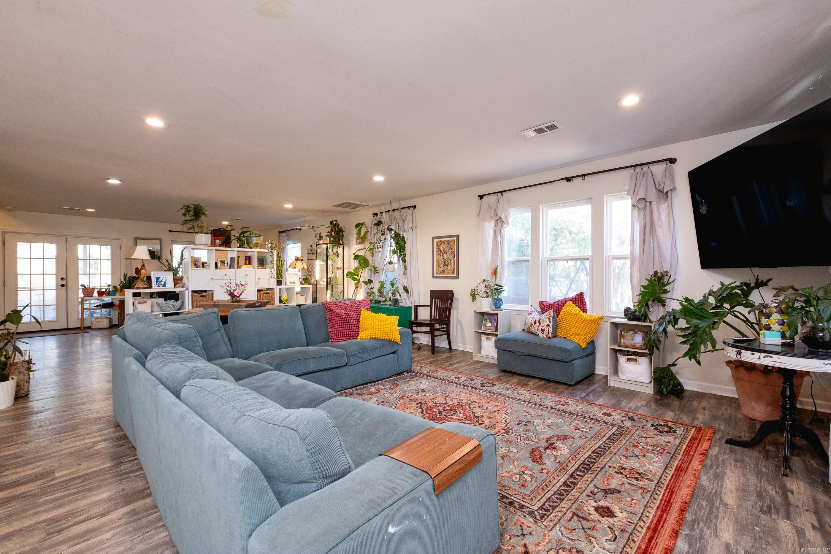 RIVERSIDE PLOT - Residential