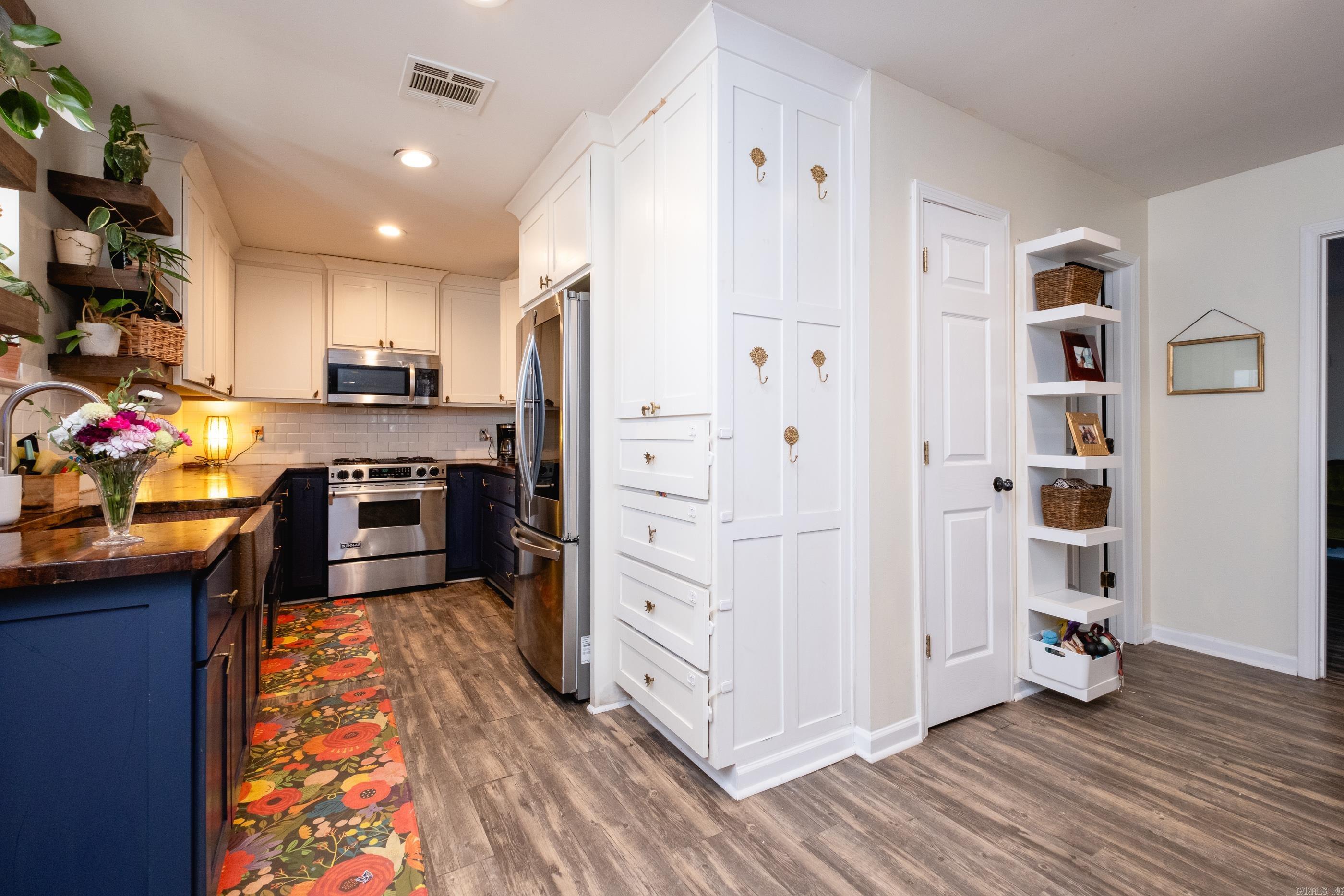 RIVERSIDE PLOT - Residential