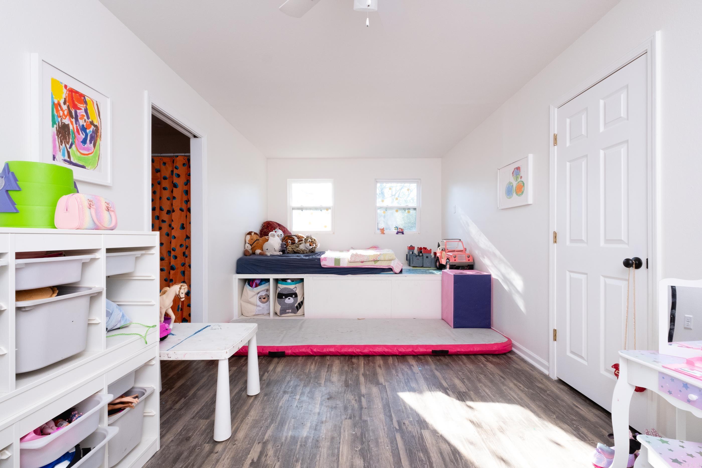 RIVERSIDE PLOT - Residential