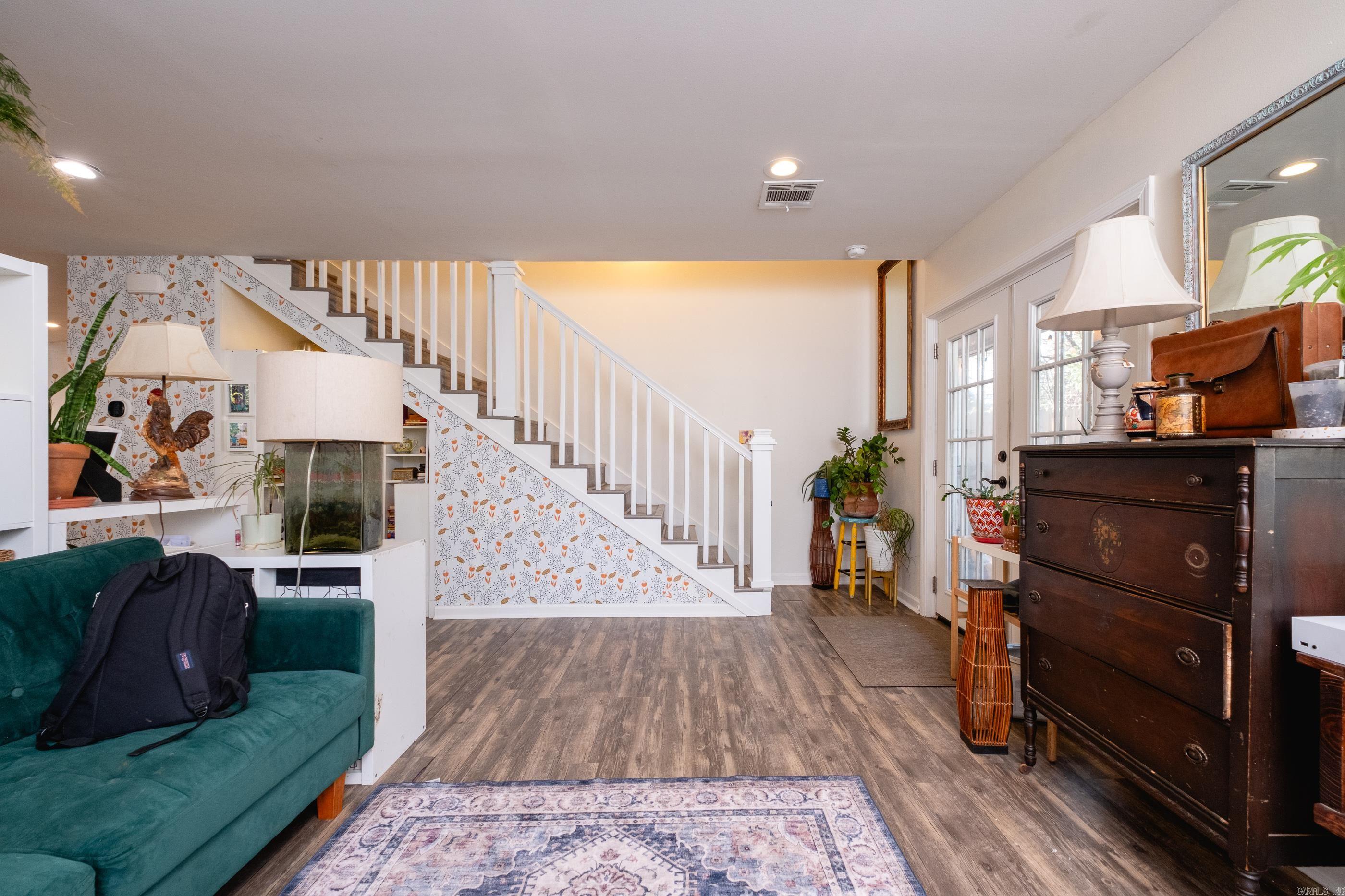 RIVERSIDE PLOT - Residential