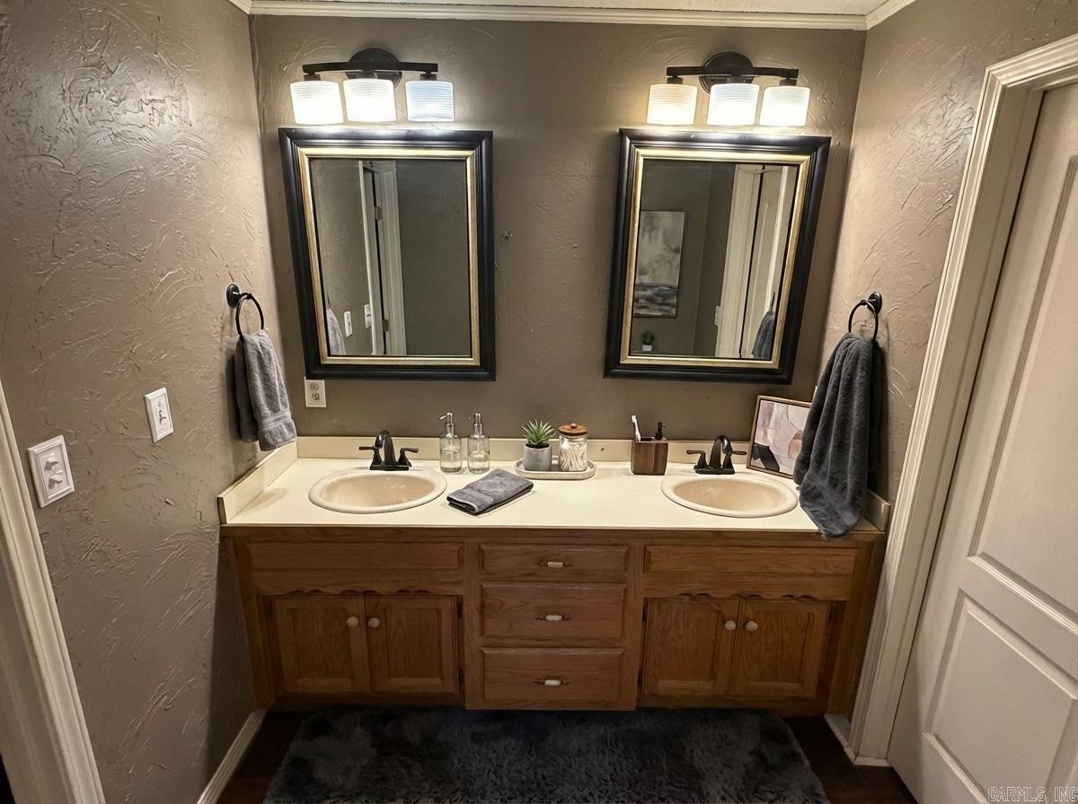 PINE HILLS PARK ADDN - Residential