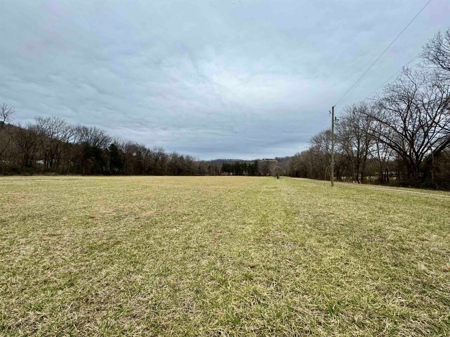Prime 12.55-acre property on the White River in Stone County, Arkansas, located just a few miles from downtown Mountain View. This cleared land offers stunning mountain views and easy access to utilities, making it an ideal spot for your dream home, vacation retreat, or investment opportunity. With its picturesque setting and proximity to the vibrant downtown area, this property combines natural beauty with convenience. Don't miss out on this rare opportunity to own a piece of the Ozarks!