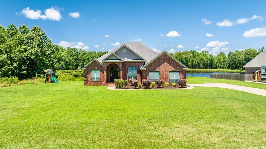 Country living at its best!!! Check out this 4 bedroom, 2-1/2 bathroom home sitting on 1.5 acres, view of the spectacular stocked pond, side entry garage, and new landscaping too!  Double tray ceiling in living room, and formal dinning area.  Split floor plan is a plus, Master offers tray ceiling, double sink vanity, jetted tub, and sep shower, plus huge walk in closet area.  Spare bedrooms all offer great closet space too!  Kitchen has stainless appliances, pantry, eat in kitchen area and breakfast bar.  Call today for an appt!