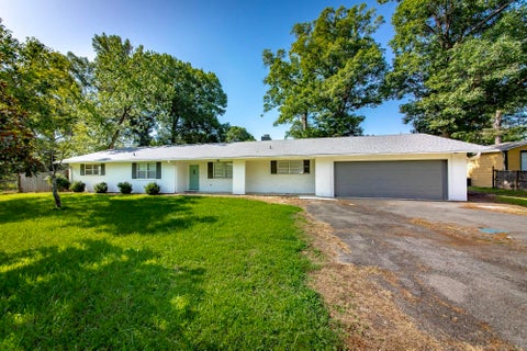 Photo of 2112 Lancelot Lane, Jacksonville, AR 72076 (MLS # 26042891)
