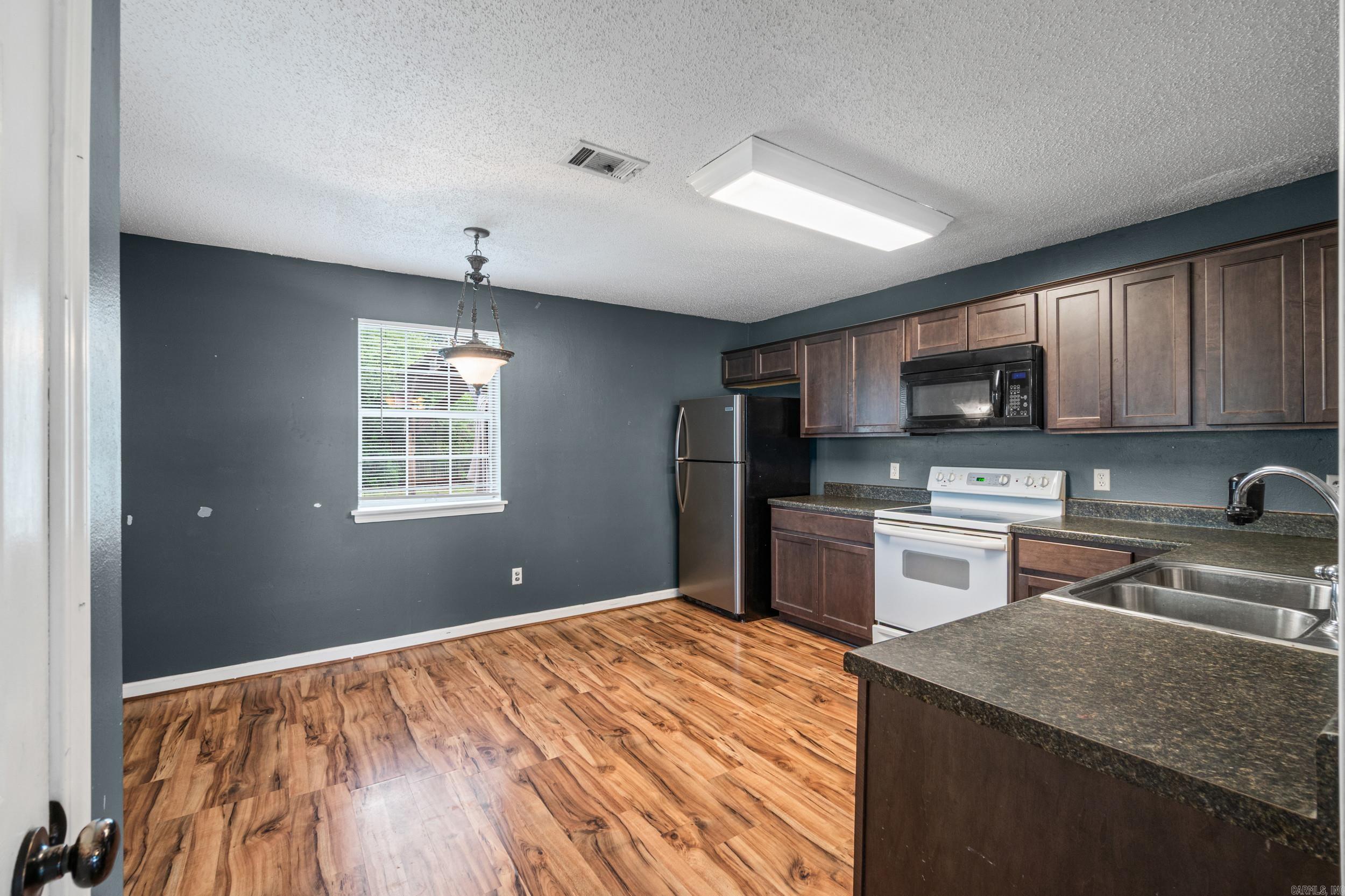 HARTWELL PLACE - Residential