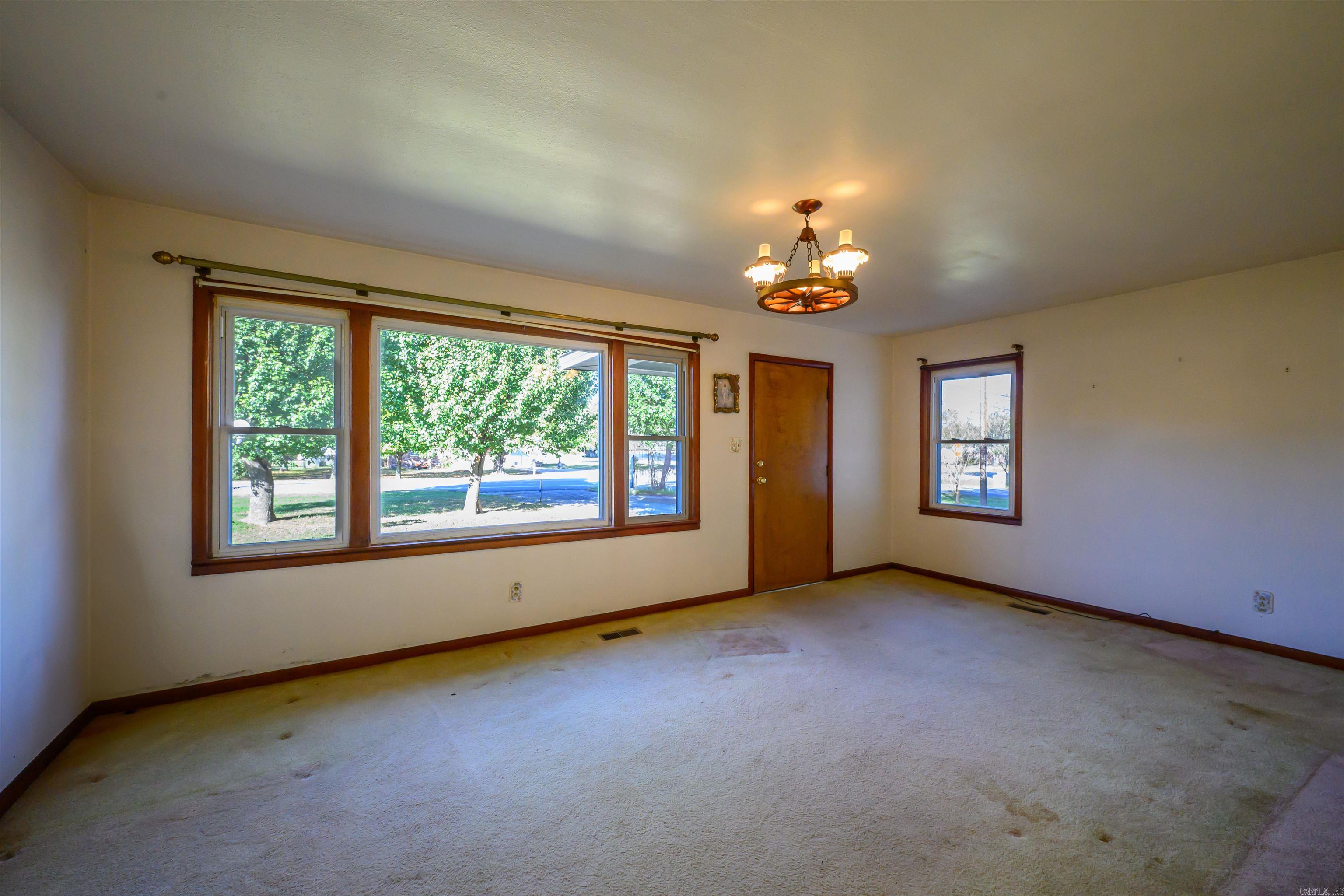 COLLEGE SQUARE - Residential