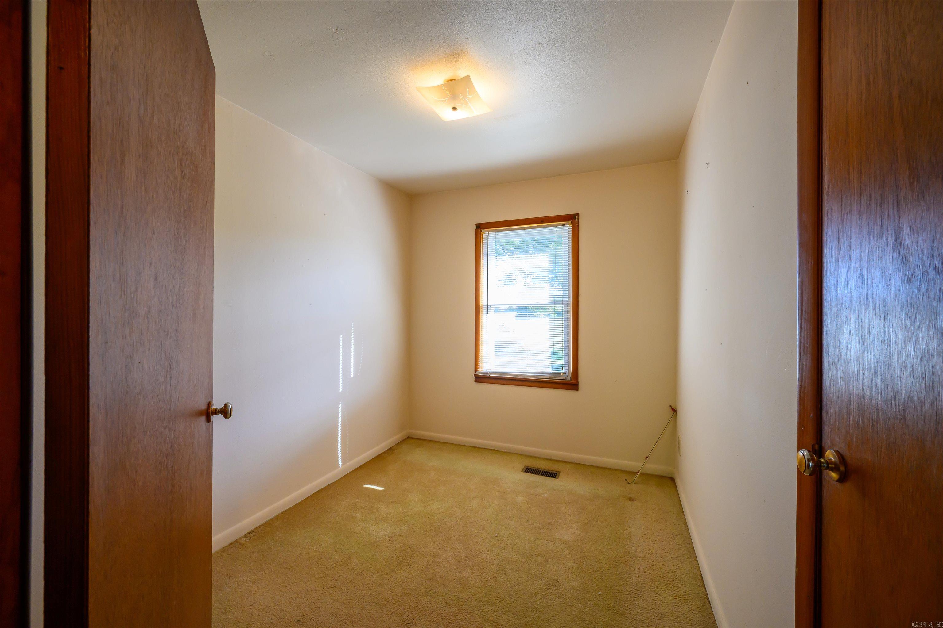 COLLEGE SQUARE - Residential