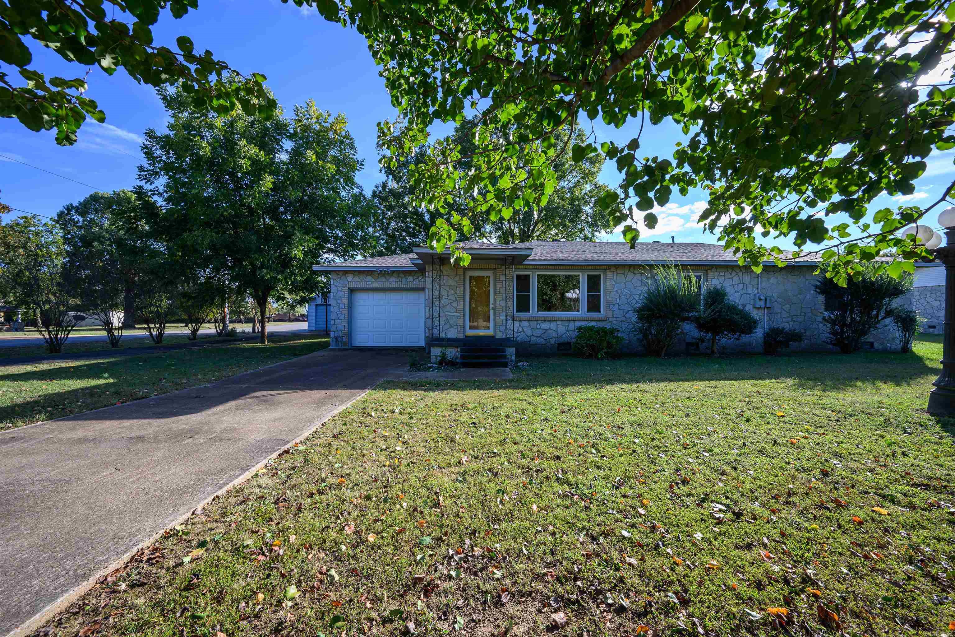 COLLEGE SQUARE - Residential