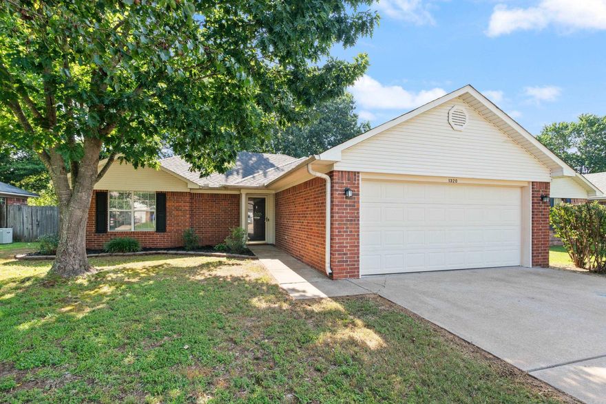 Beautiful updated home in Conway for only $223K! Featuring 3 bed, 2 bath and an additional heated and cooled space in the garage, perfect for a 4th bedroom or an office. Well maintained home features quartz kitchen and bathroom counters, new LVP flooring throughout. Roof was replaced August 2022!   Large backyard with privacy fence!