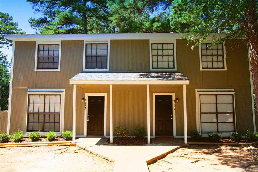 Great 2BD townhouse located on a cul de sac street in Little Rock! This property is located in a good location close to shopping and dining! The lease for this property is for 18 months and income has to be three times the amount of rent unless you have a housing voucher.