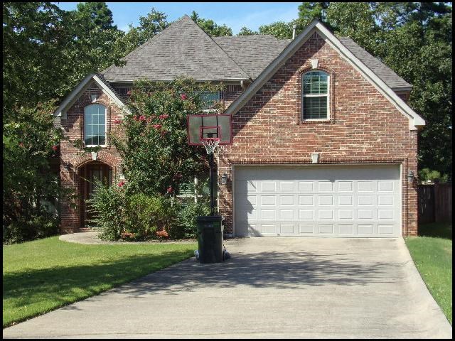 *WEST LITTLE ROCK* GORGEOUS HOME IN THE VILLAGES OF WELLINGTON!! This Beautiful 4 Bedroom And 2.5 Bath Home Features 3100 Sqft! Range And Dishwasher Included! Washer And Dryer Hookups! Central Heat And Air! Attached Garage And Fenced In Backyard! Lawn Fertilization And HVAC Filters Are Covered By Homeowner! PET FRIENDLY!! AVAILABLE MID AUGUST 2025!!! <a href='https://raineyrealty.com/virtualtour.php?r=Mi2LUl'> Click here for a 360° Virtual Tour</a>