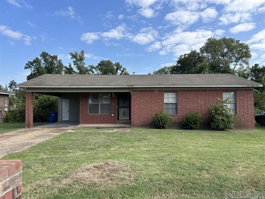 Charming 3-bedroom, 1.5-bath home in the highly sought-after Glenview Subdivision! This move-in-ready gem features an inviting layout, perfect for both first-time buyers and those looking to downsize. Conveniently located close to the freeway and public transportation, this home makes commuting a breeze. Enjoy the perks of a well-established neighborhood while being just minutes from local shopping, dining, and parks.