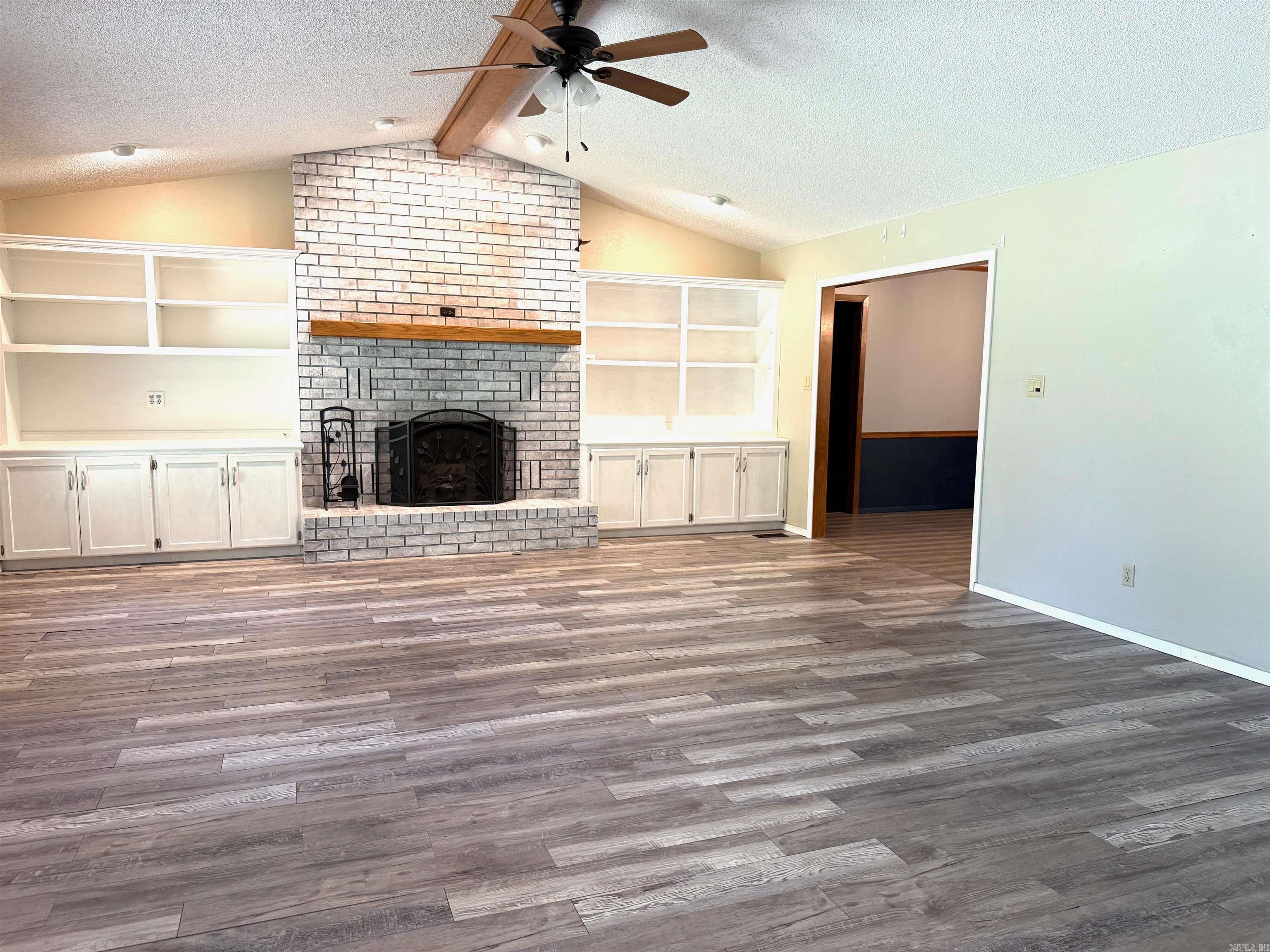 PINTUERERO - Residential