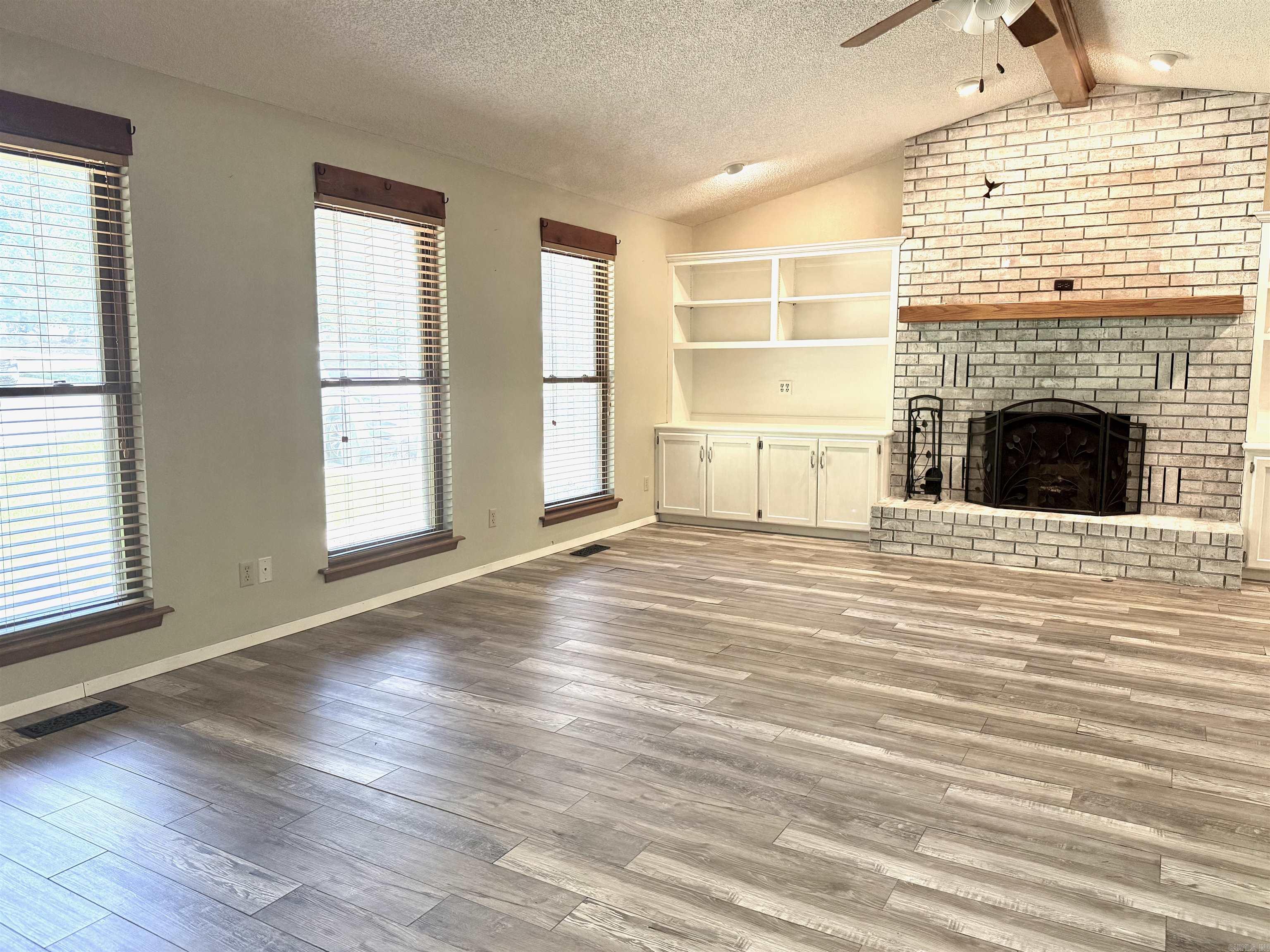 PINTUERERO - Residential