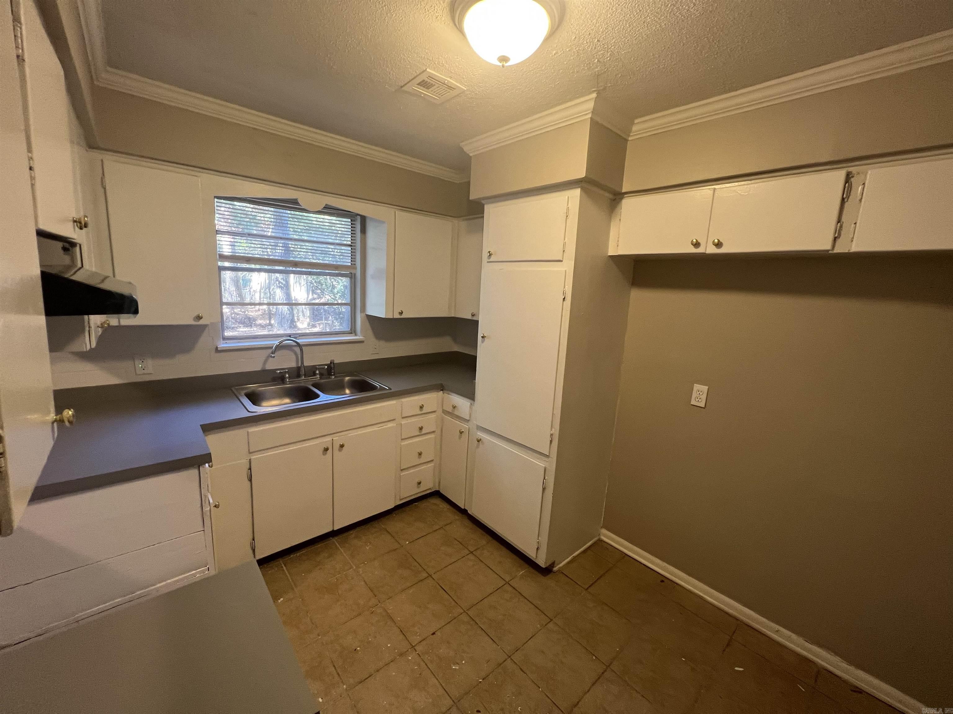 Burnelle Manor - Residential Lease