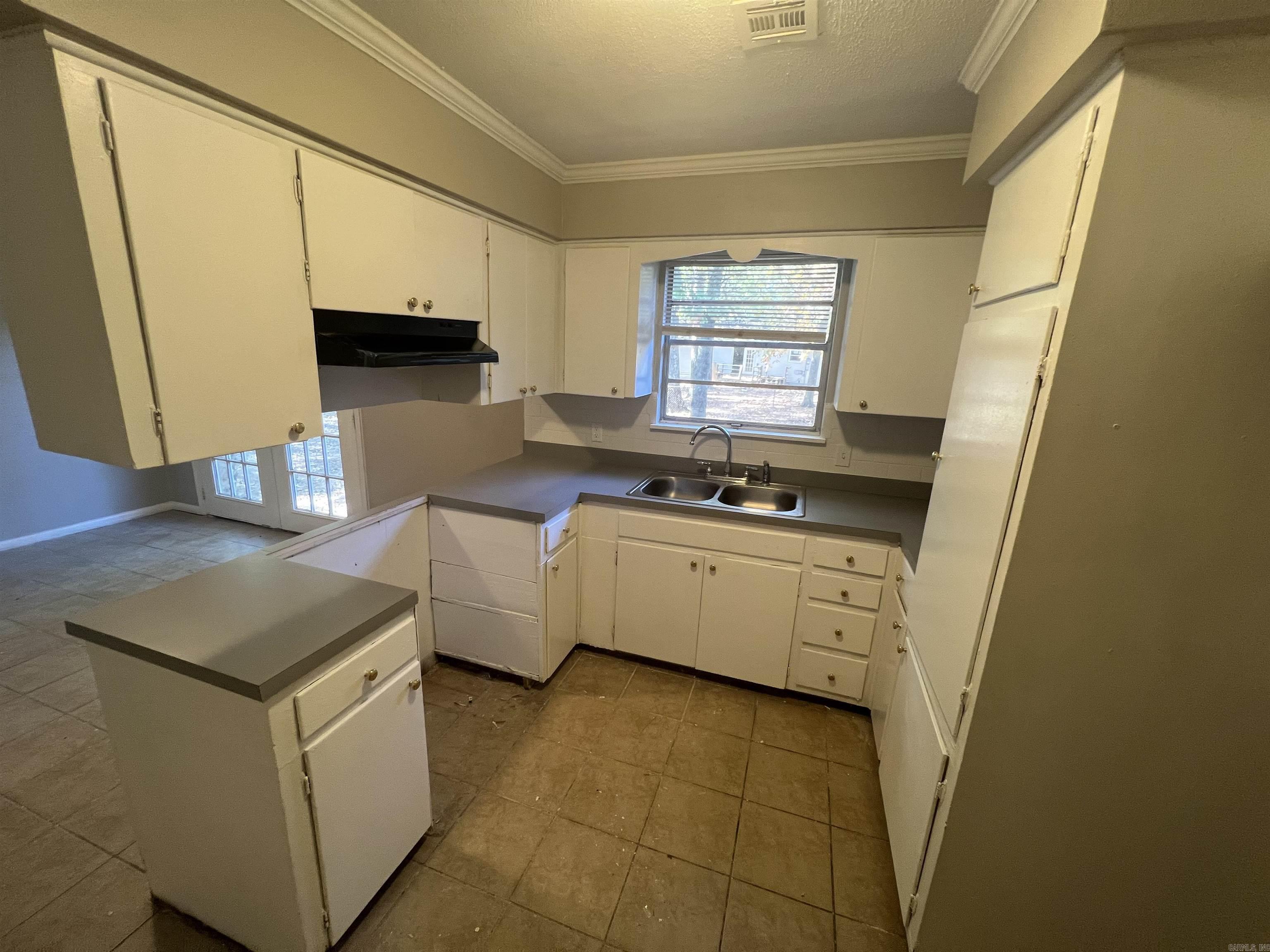 Burnelle Manor - Residential Lease