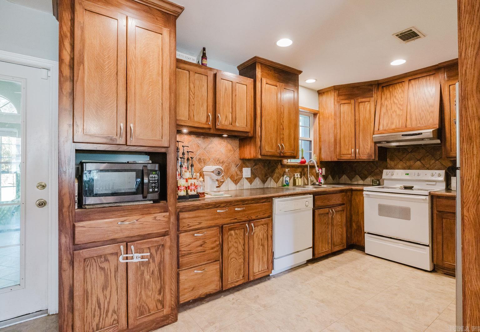 CUSHING MANOR - Residential