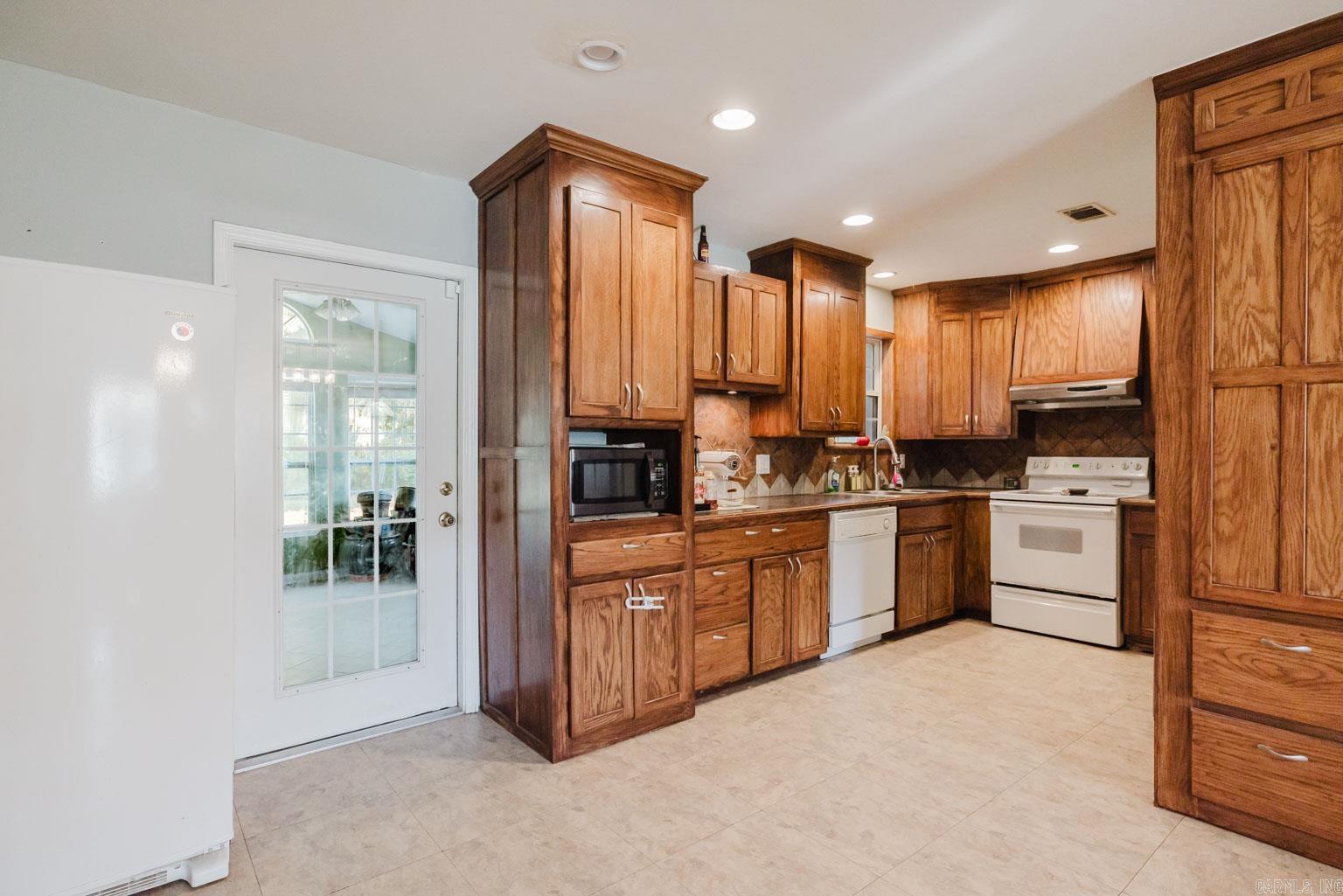 CUSHING MANOR - Residential