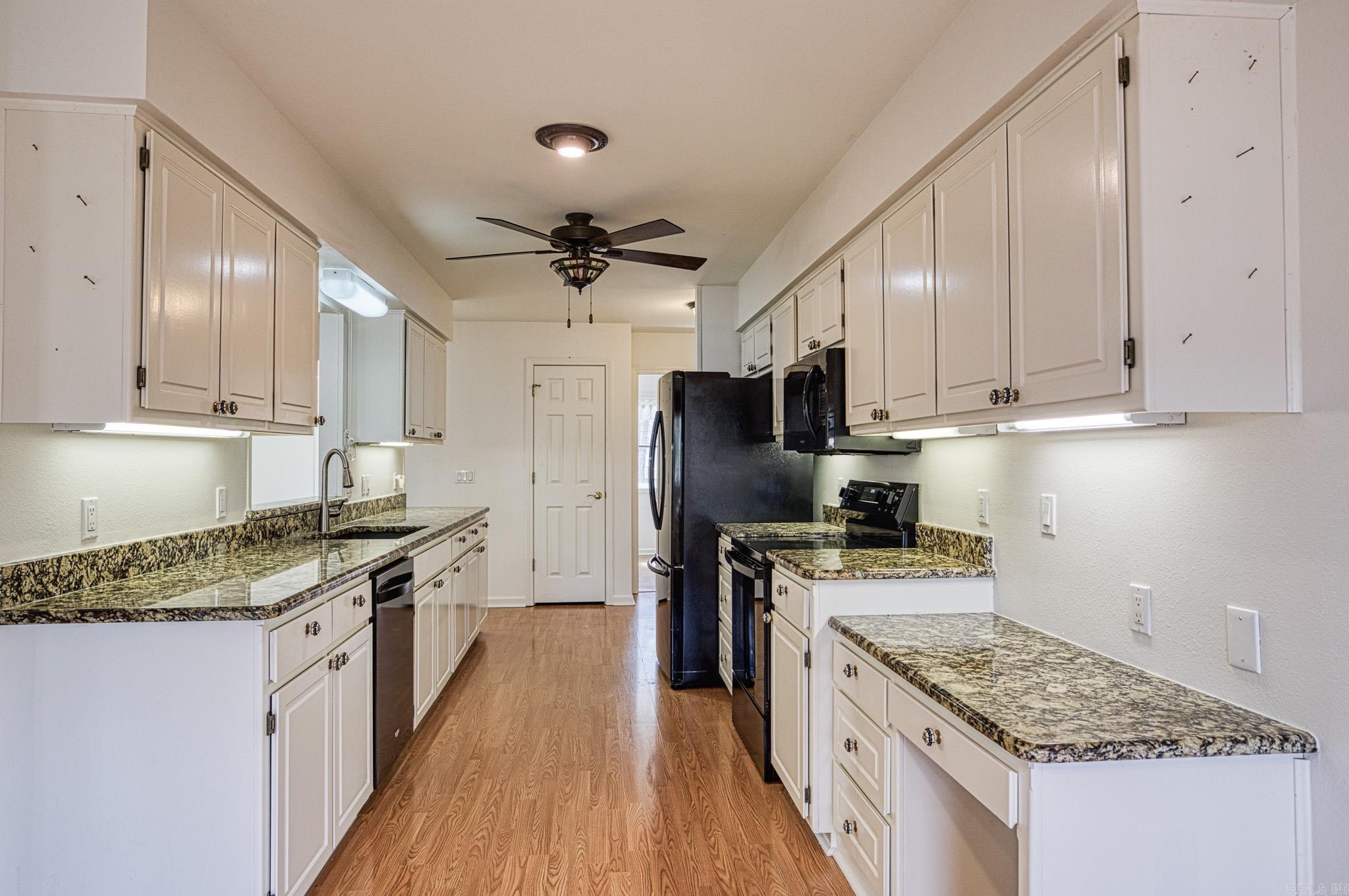 MAGELLAN COURTS - Residential