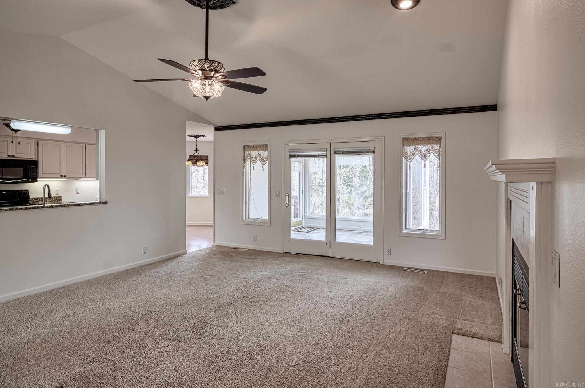 MAGELLAN COURTS - Residential