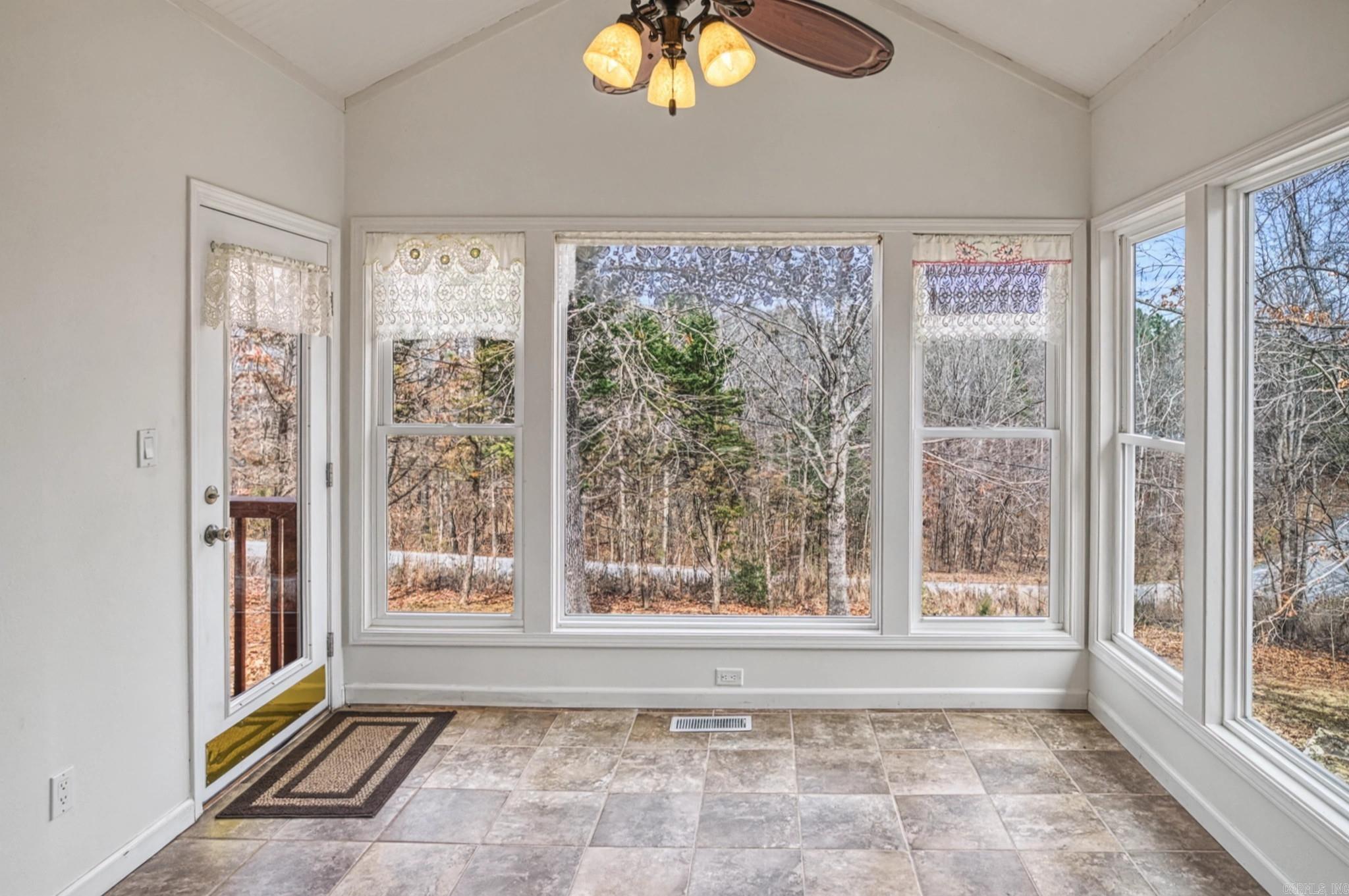 MAGELLAN COURTS - Residential