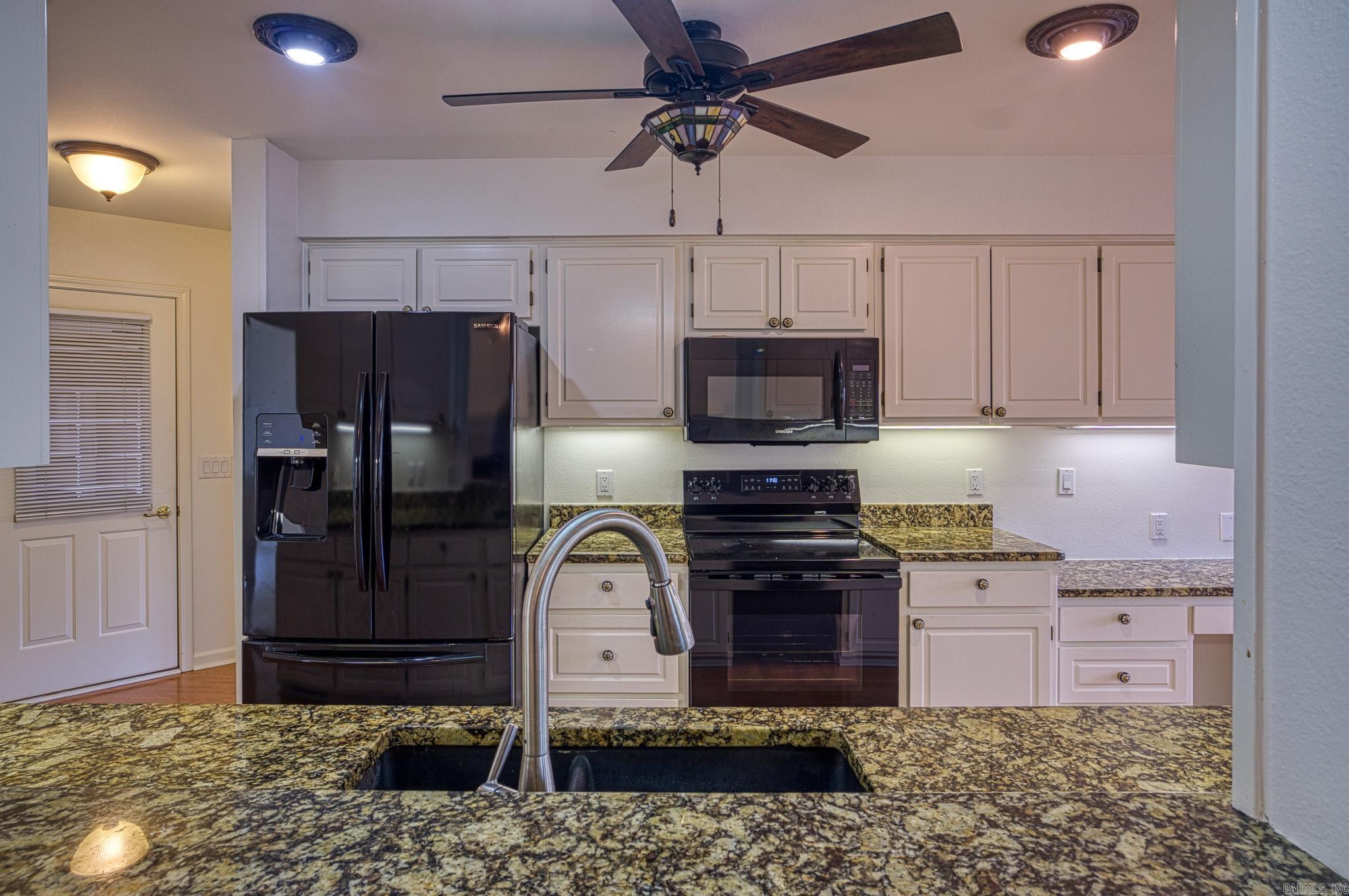 MAGELLAN COURTS - Residential