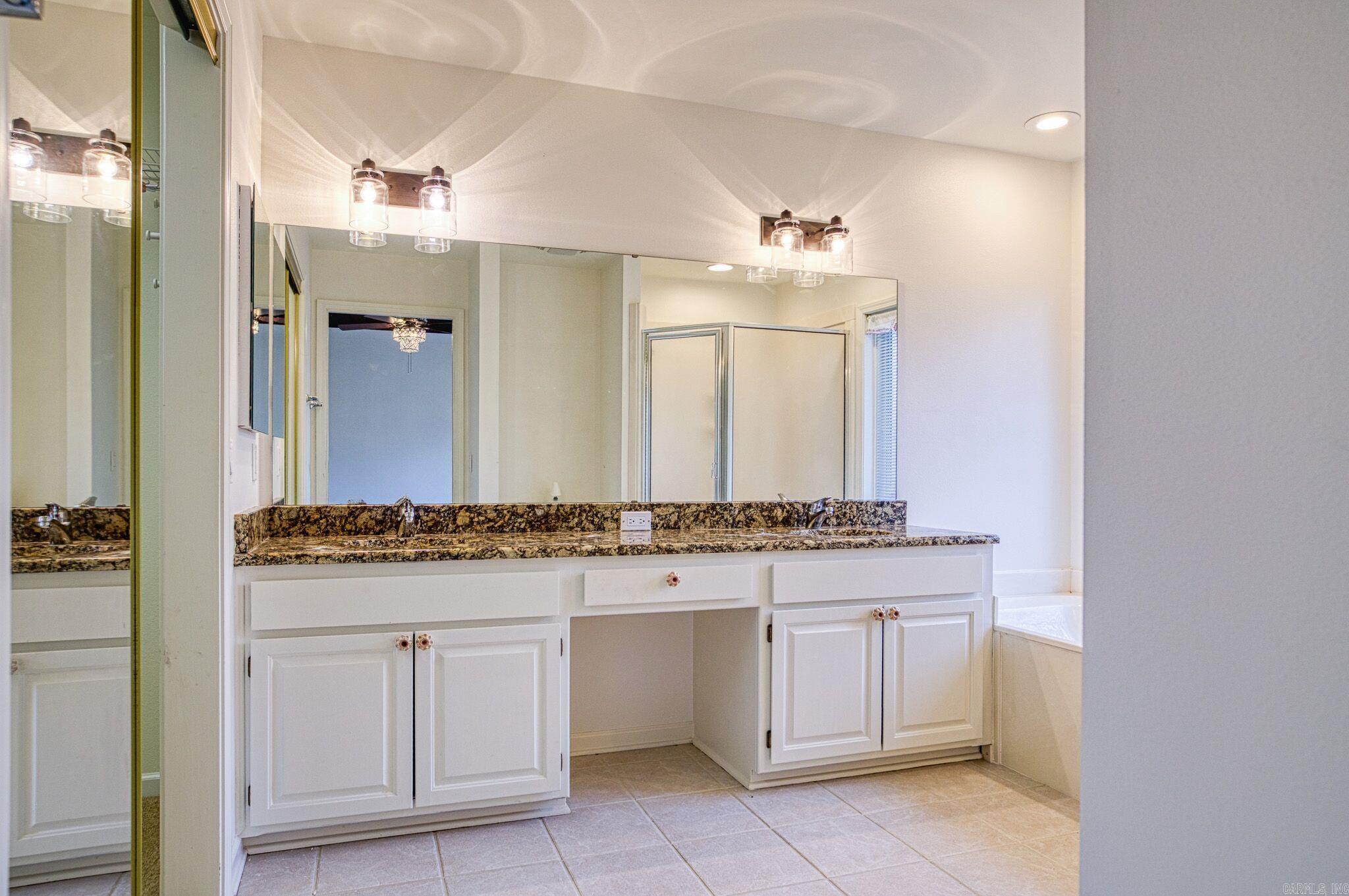 MAGELLAN COURTS - Residential