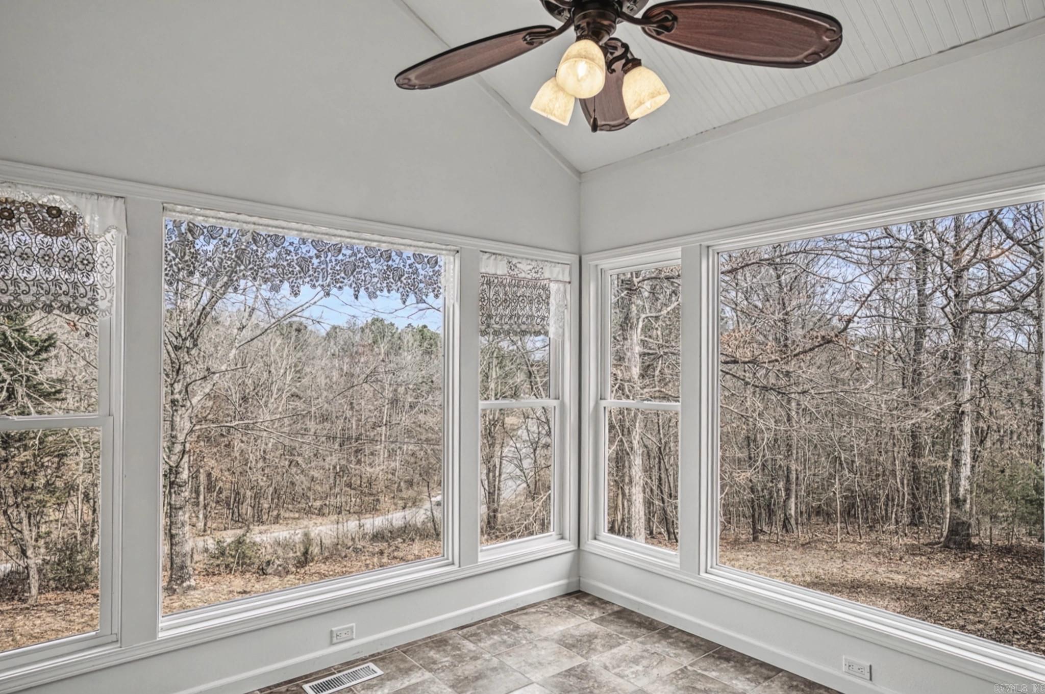 MAGELLAN COURTS - Residential