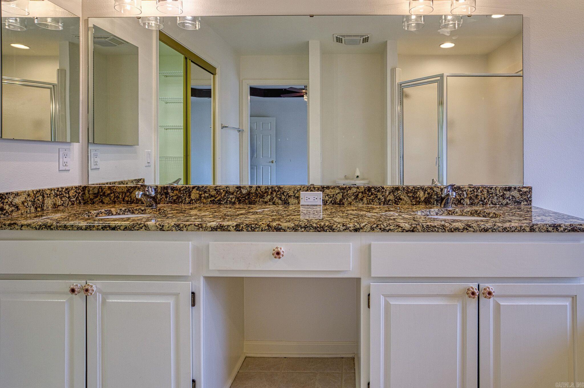 MAGELLAN COURTS - Residential