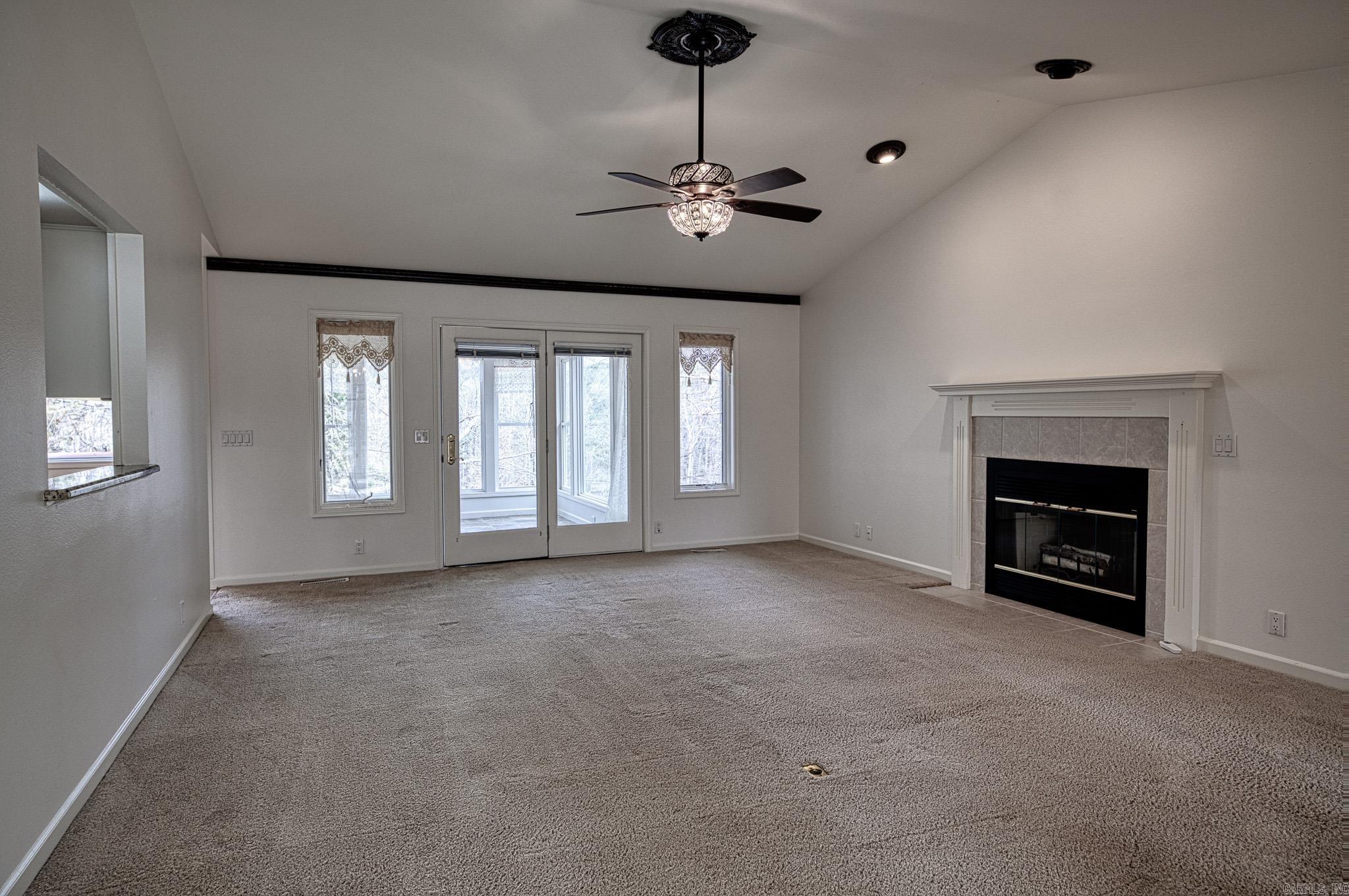 MAGELLAN COURTS - Residential