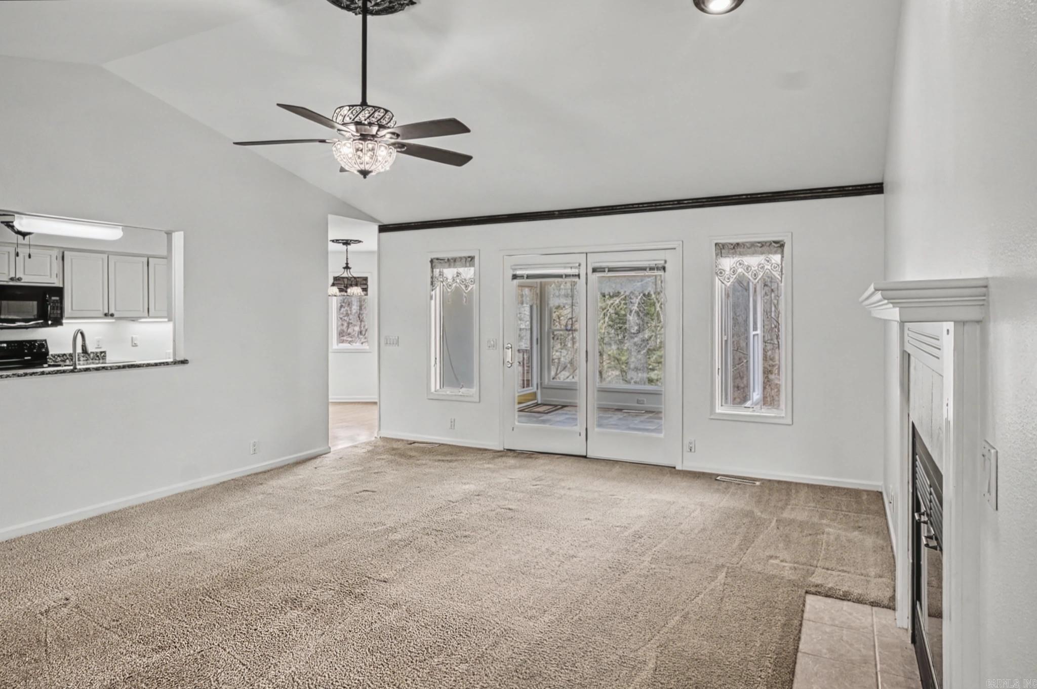 MAGELLAN COURTS - Residential