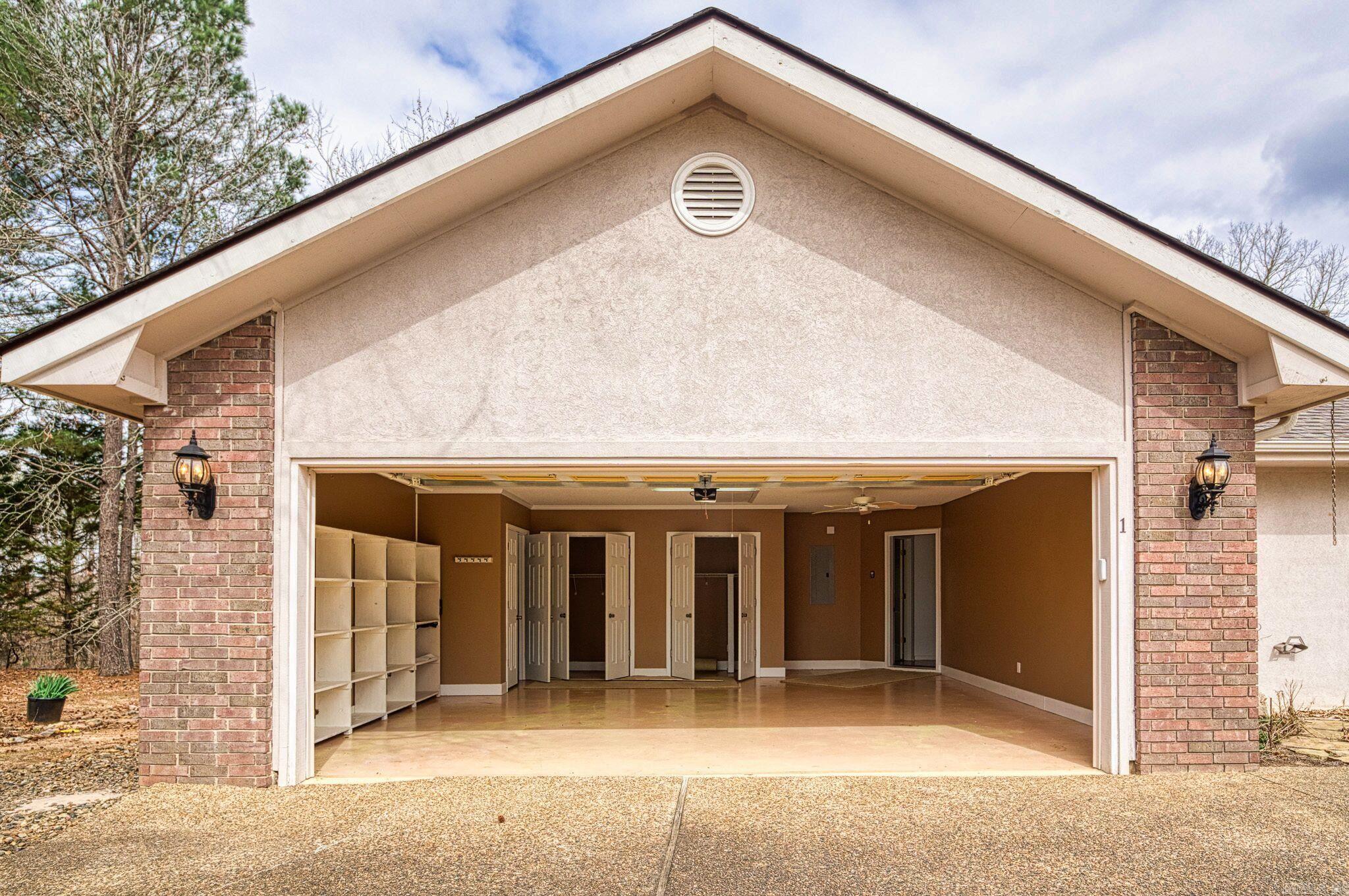 MAGELLAN COURTS - Residential