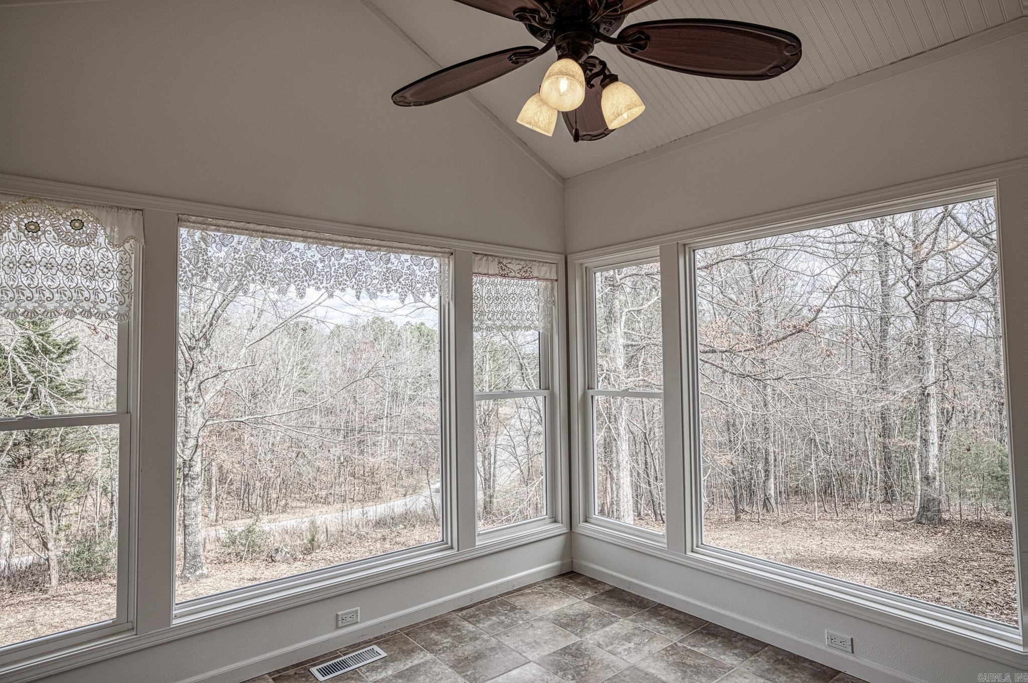 MAGELLAN COURTS - Residential