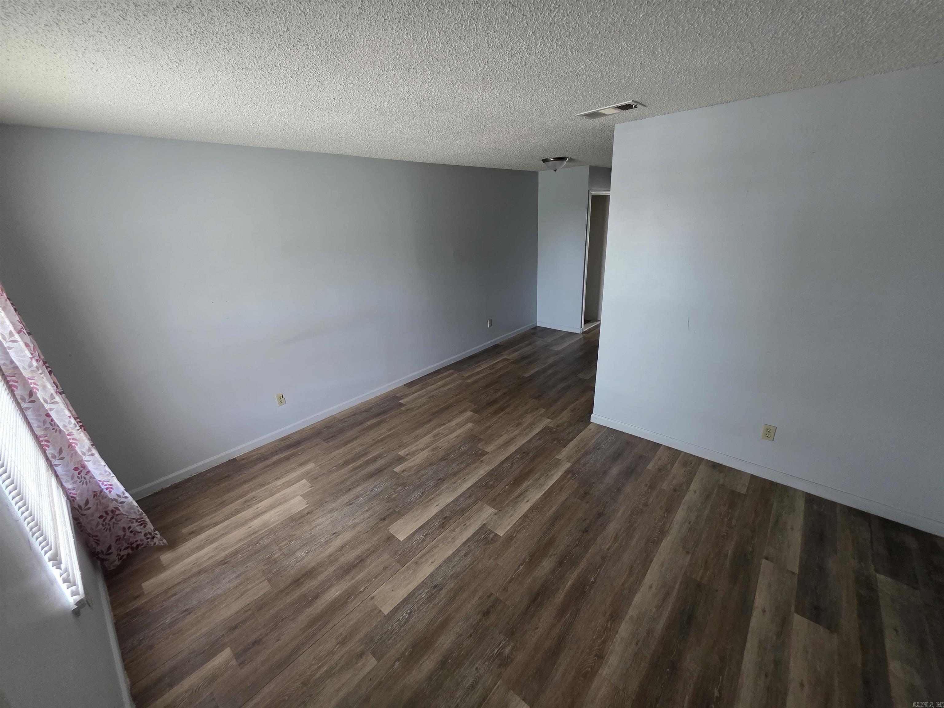 Cozy 1BD/1BA in SWLR that is waiting for you to call home. Vinyl flooring throughout. Kitchen appliances included! Perfect for a young professional or retiree. This property is managed by Hoffman Team so beware of scammers - we will never ask you to Cashapp us money. The lease for this property is for 18 months to 2 years with a 3% increase after the first year. Income must be 3x the amount of rent per month unless you have a housing voucher. Deposit, first monthās rent, and the $50 administration fee due before move in. This property does have a 25 lbs. weight limit for pets unless they are registered service animals.
