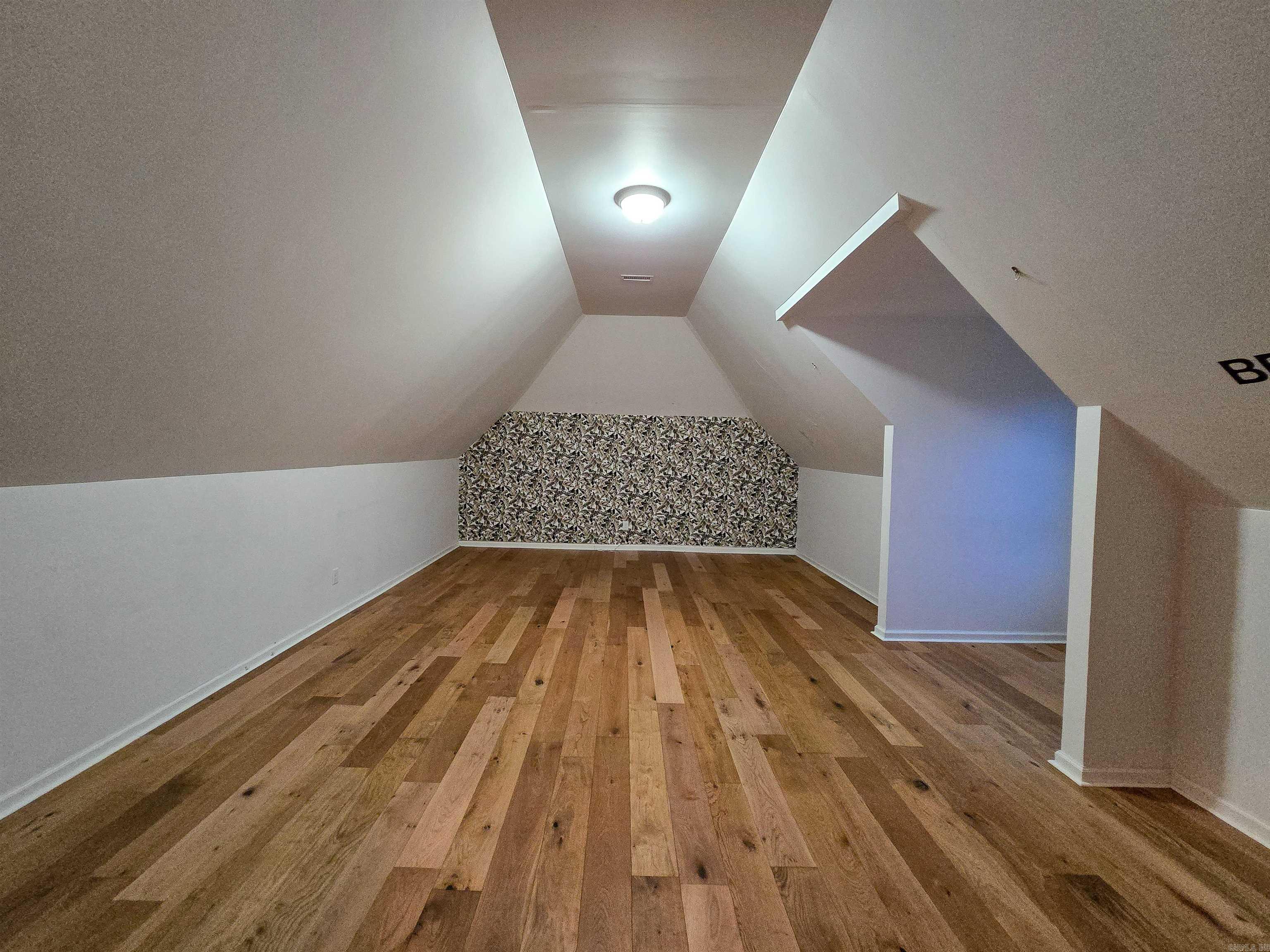 WHISPERING HILLS - Residential