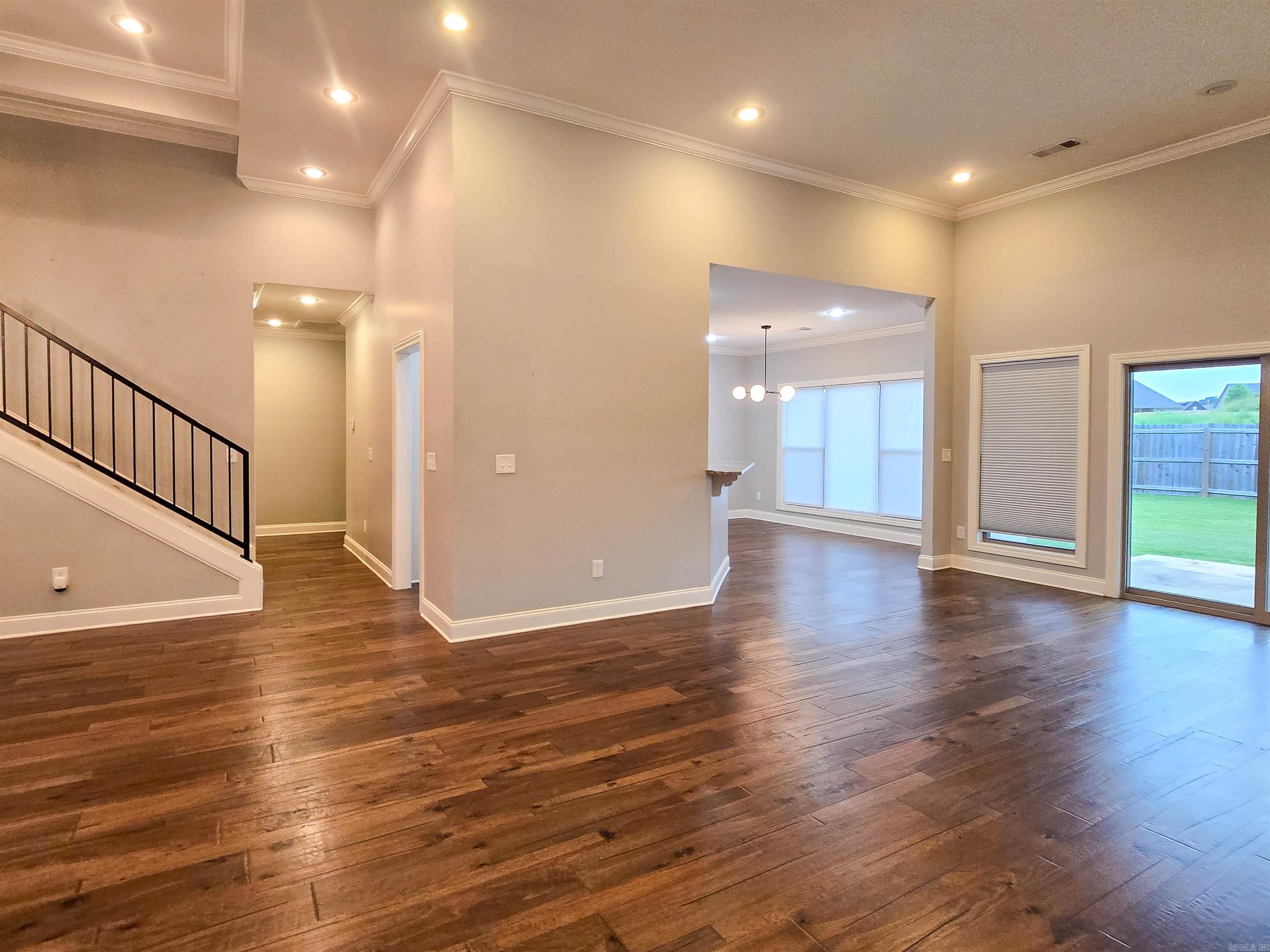 WHISPERING HILLS - Residential