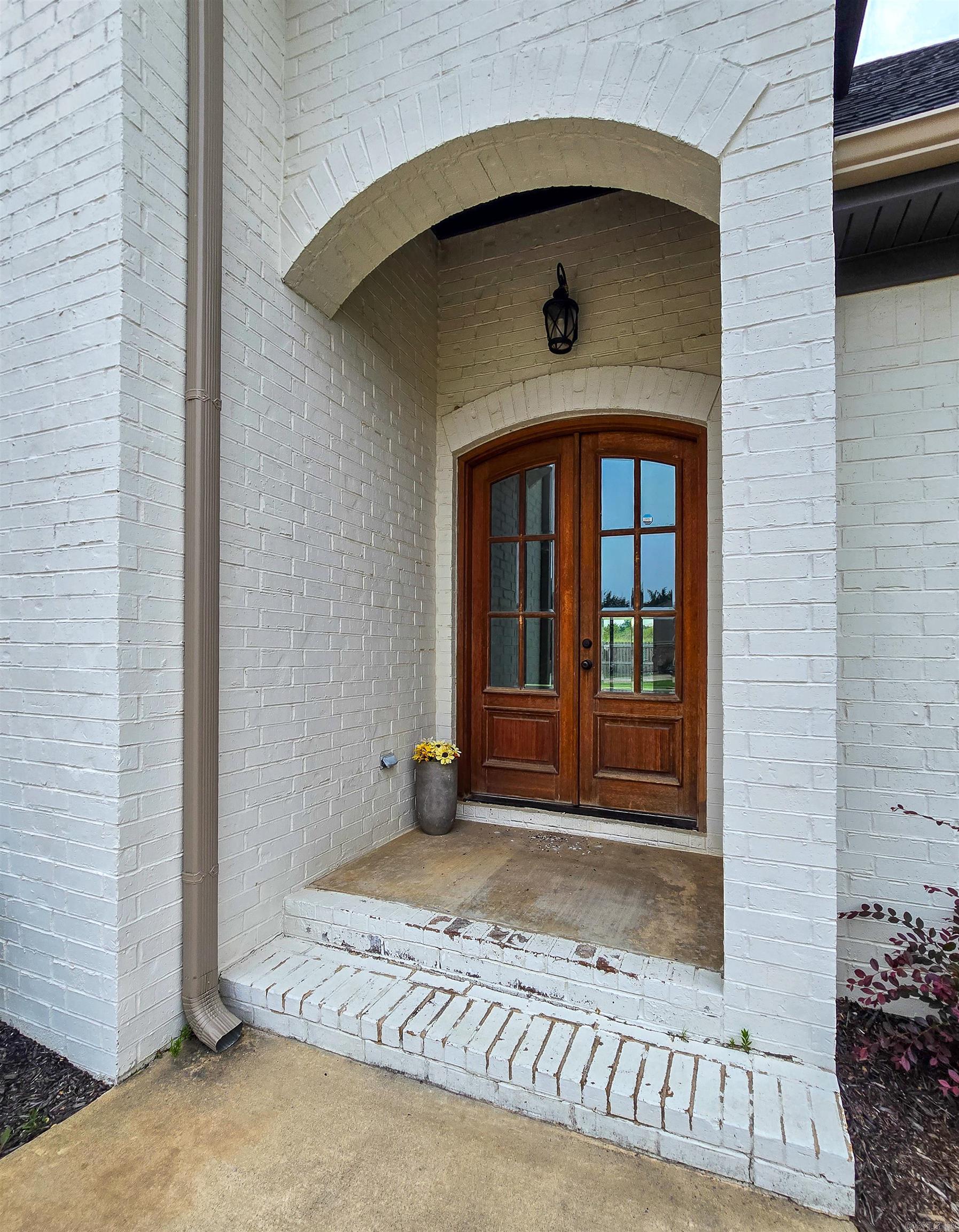 WHISPERING HILLS - Residential