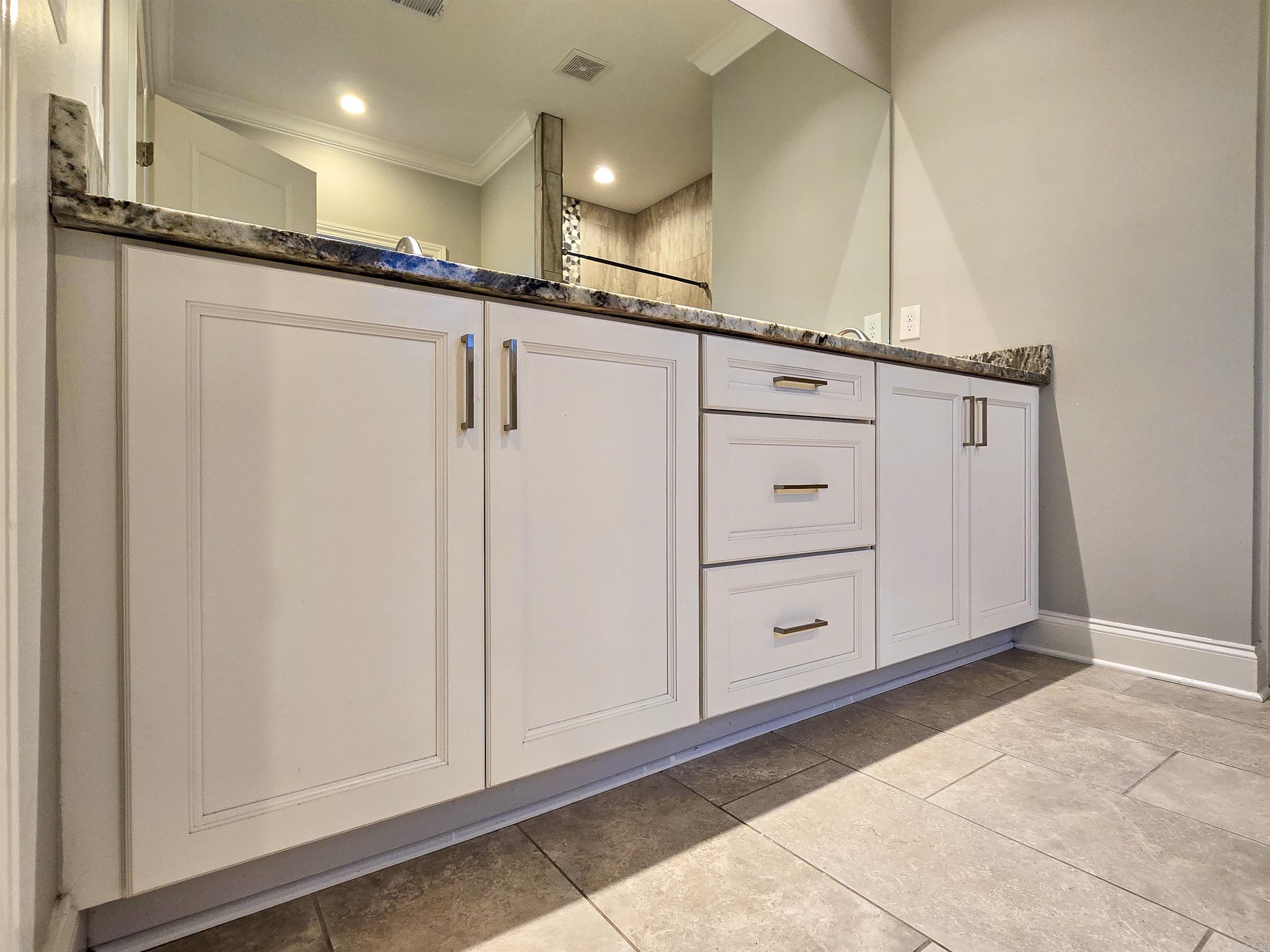 WHISPERING HILLS - Residential