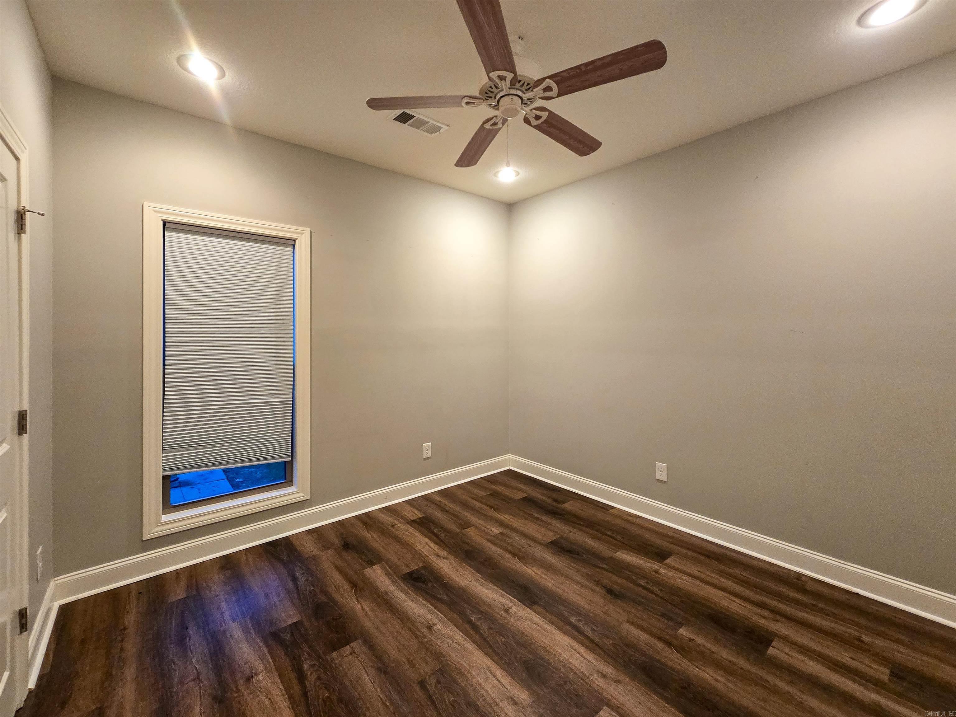 WHISPERING HILLS - Residential