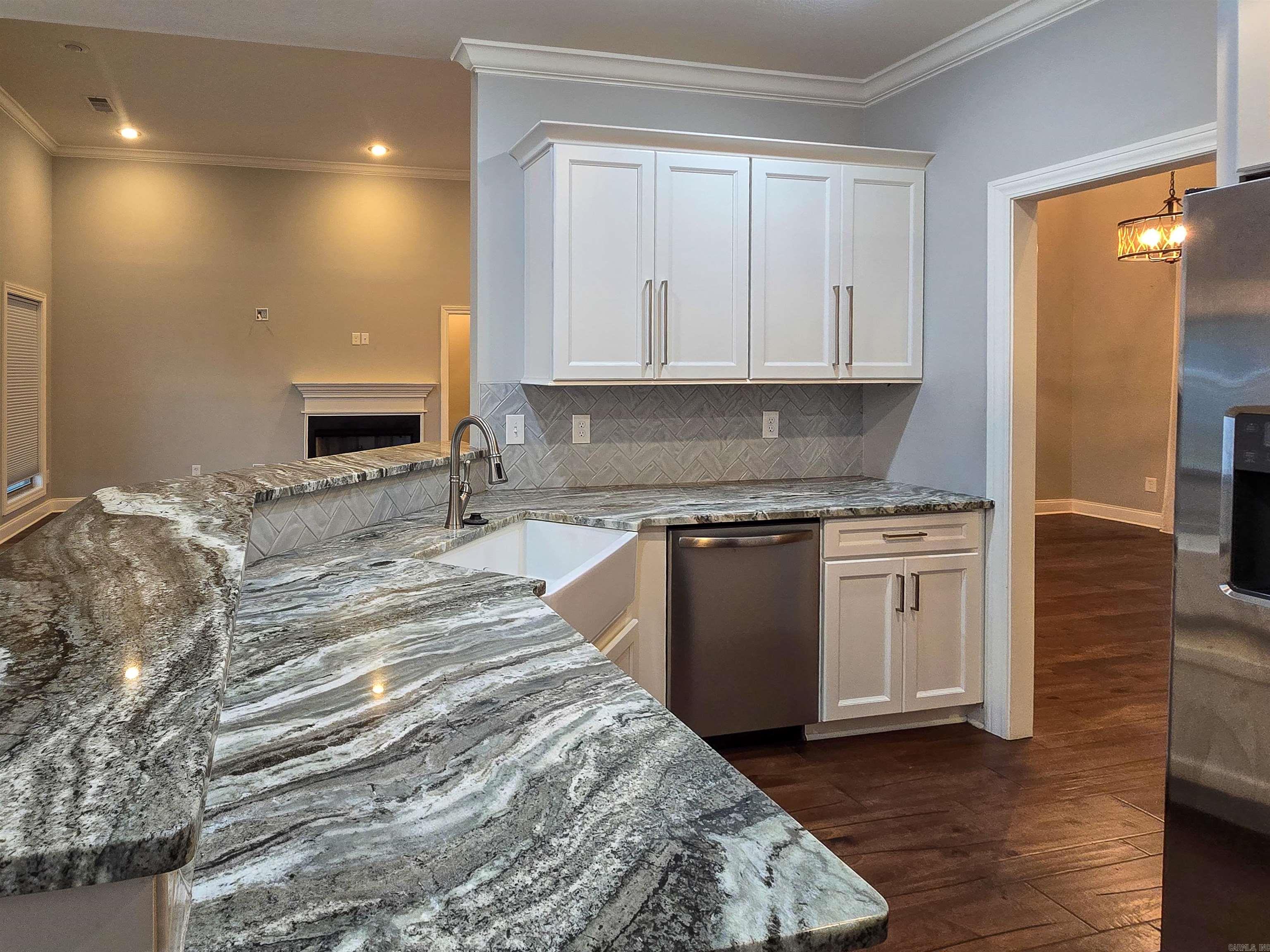 WHISPERING HILLS - Residential