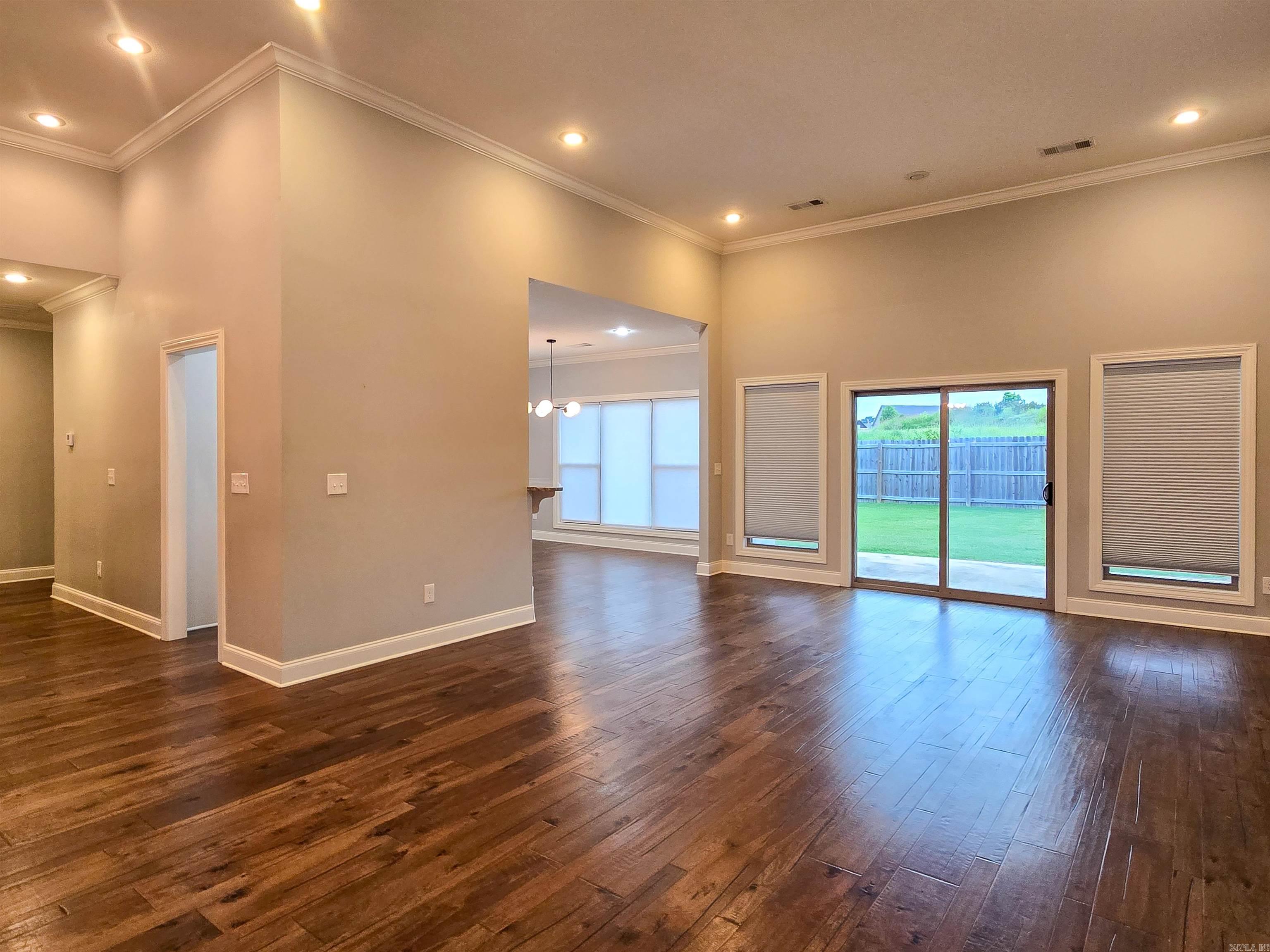 WHISPERING HILLS - Residential