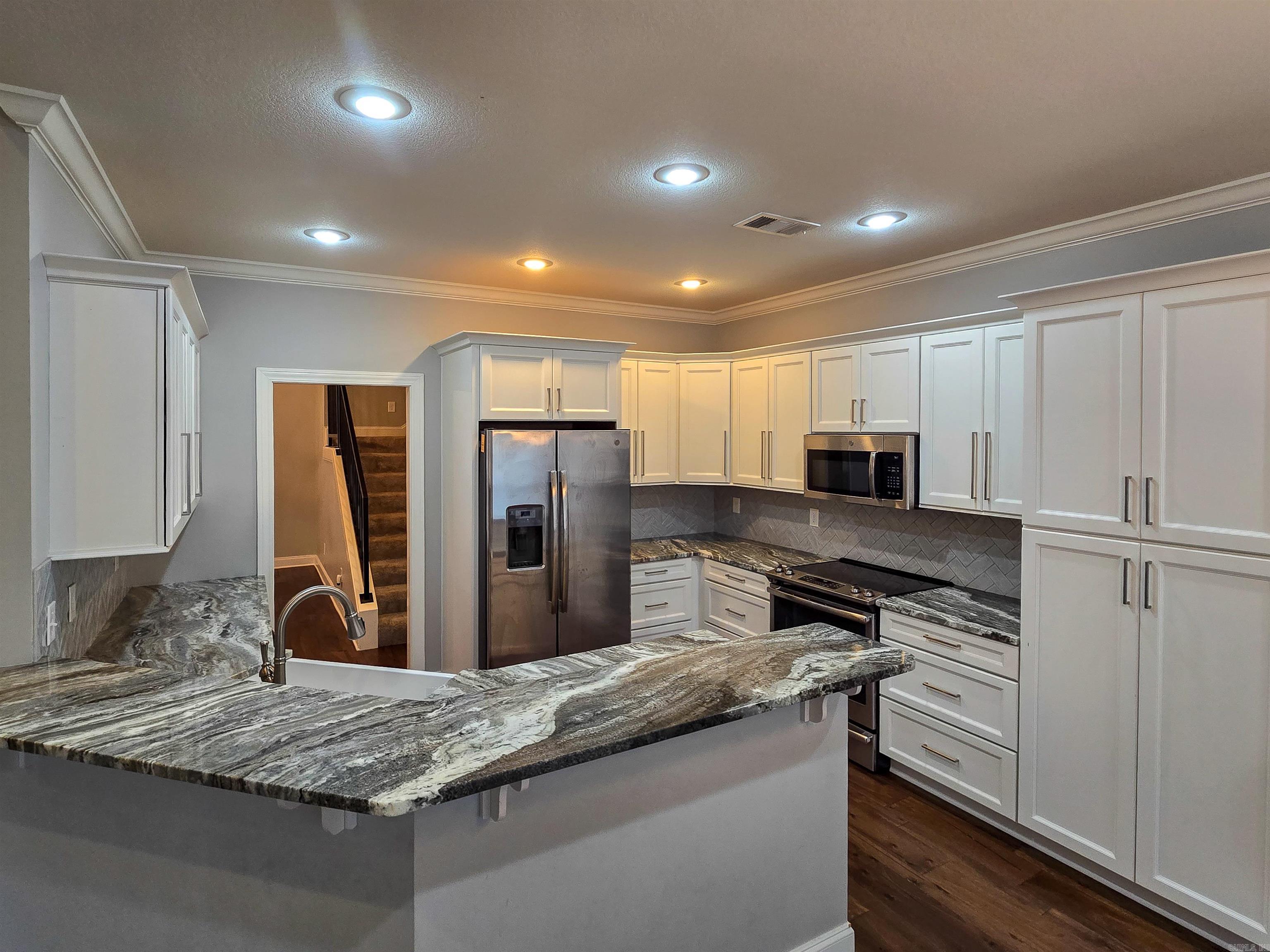 WHISPERING HILLS - Residential