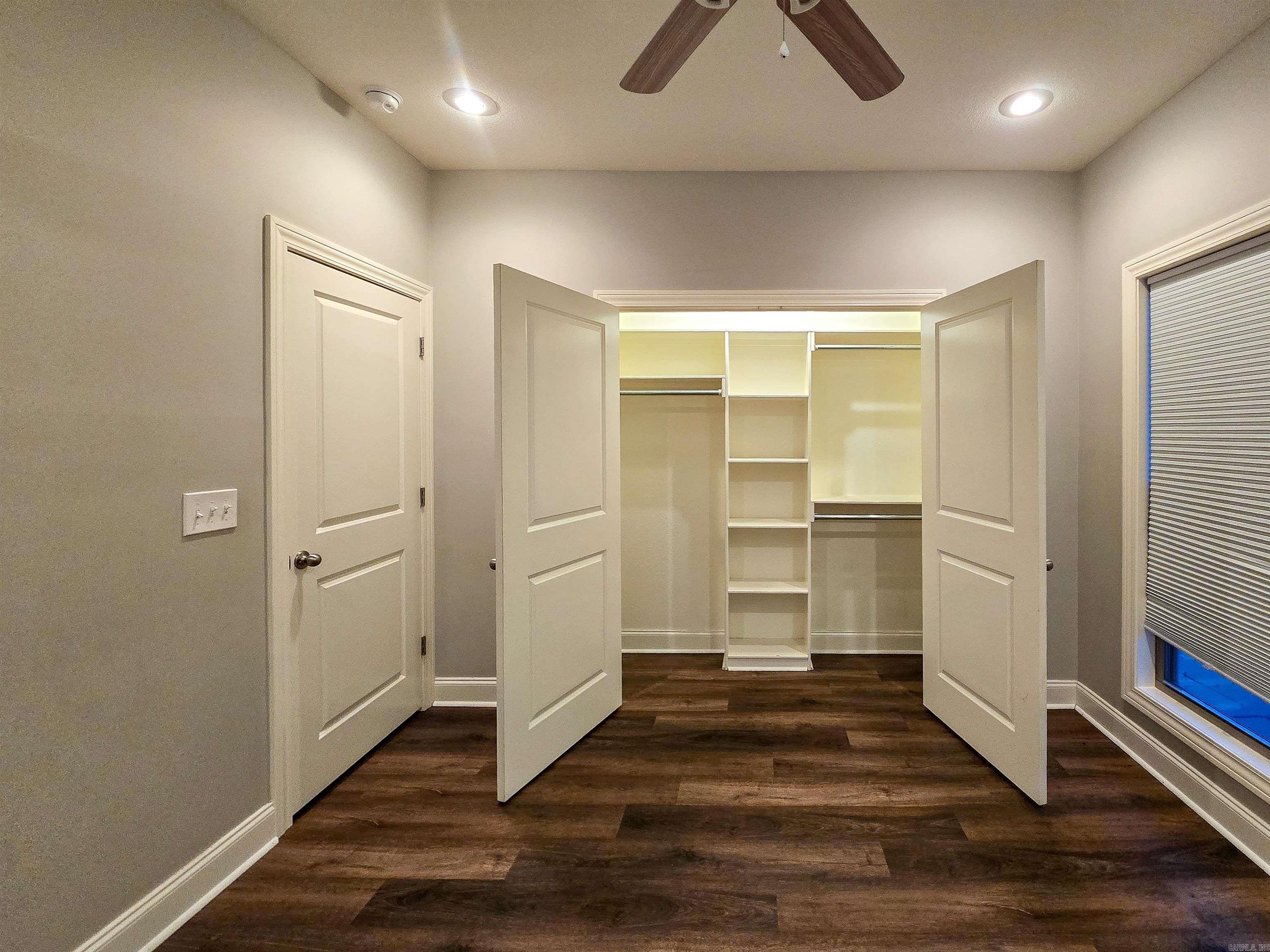 WHISPERING HILLS - Residential