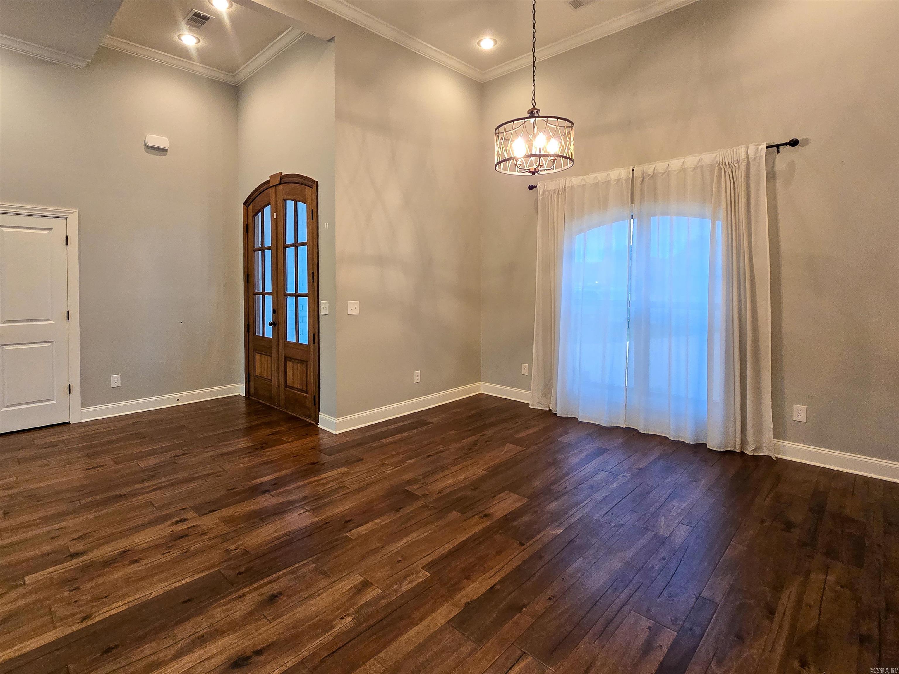 WHISPERING HILLS - Residential