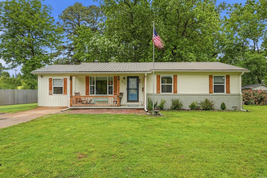 Welcome to 210 Williams Avenue in Searcy, Arkansas, a charming property conveniently located near shopping, dining, schools, and everything Searcy has to offer. This home features a functional layout with inviting living spaces that feel warm and welcoming from the moment you walk in. The kitchen offers plenty of cabinet space and flows easily into the dining and living areas, making it ideal for both everyday living and entertaining. The bedrooms provide comfortable spaces with flexibility for family, guests, or a home office setup. Outside, you’ll enjoy a spacious yard with room to relax, garden, or host gatherings. Whether you are searching for your first home, an investment property, or a place to downsize, this property offers comfort, convenience, and great potential in a desirable location. Don’t miss your chance to see this one for yourself.