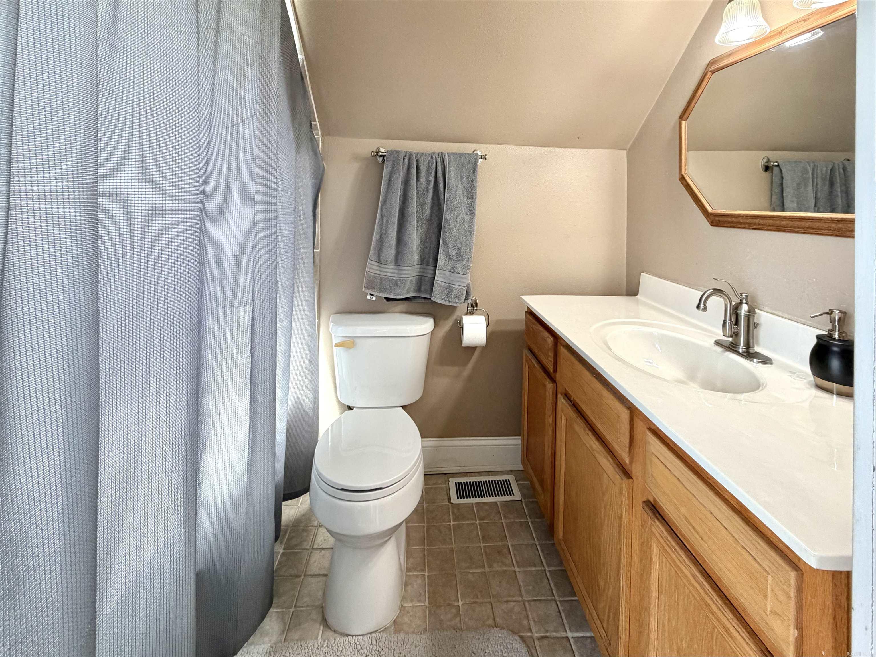 CLIFTONS ADDN - Residential